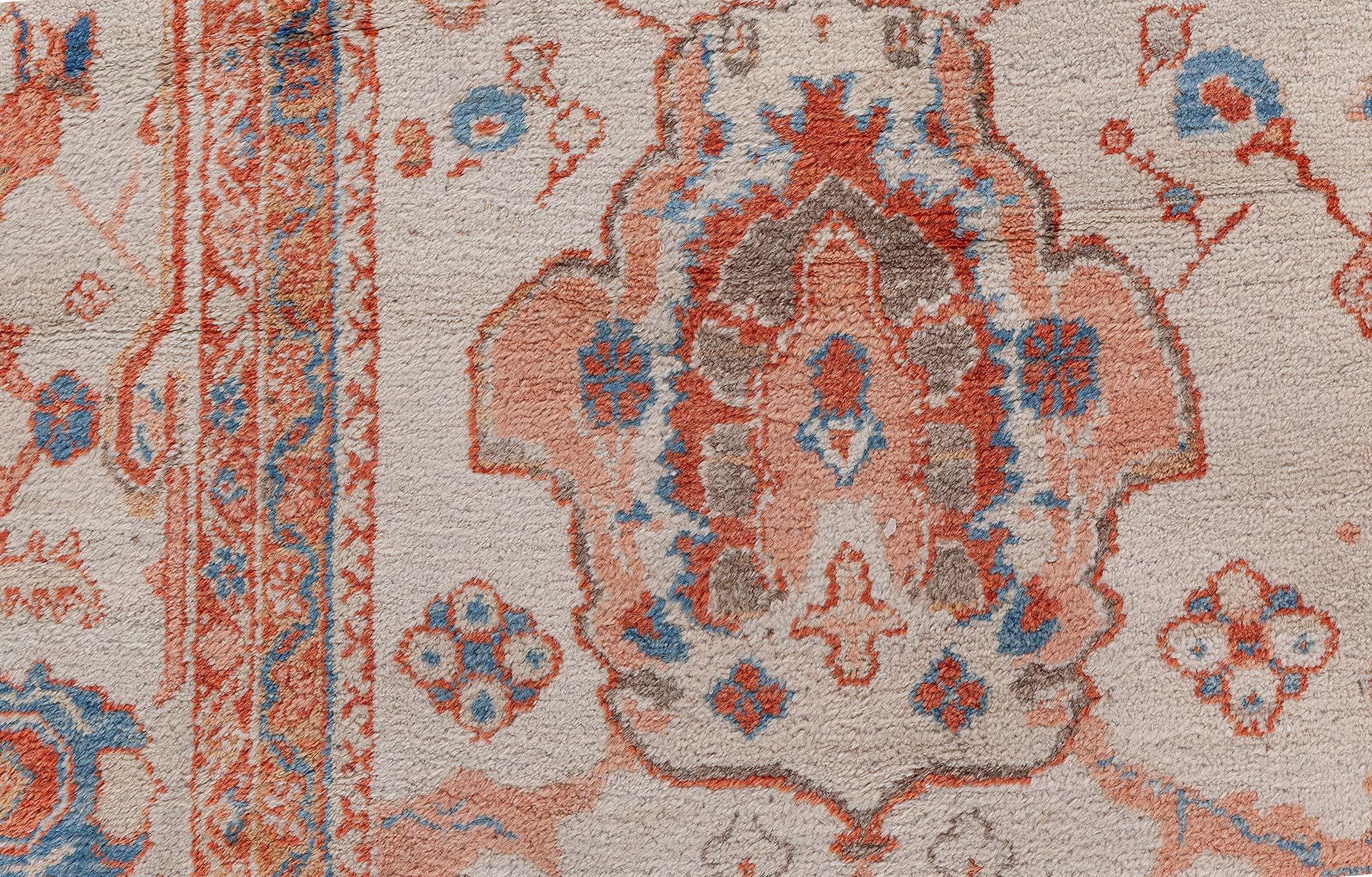 Doris Leslie Blauer antiker persischer Sultanabad-Teppich in Blau im Zustand „Gut“ im Angebot in New York, NY