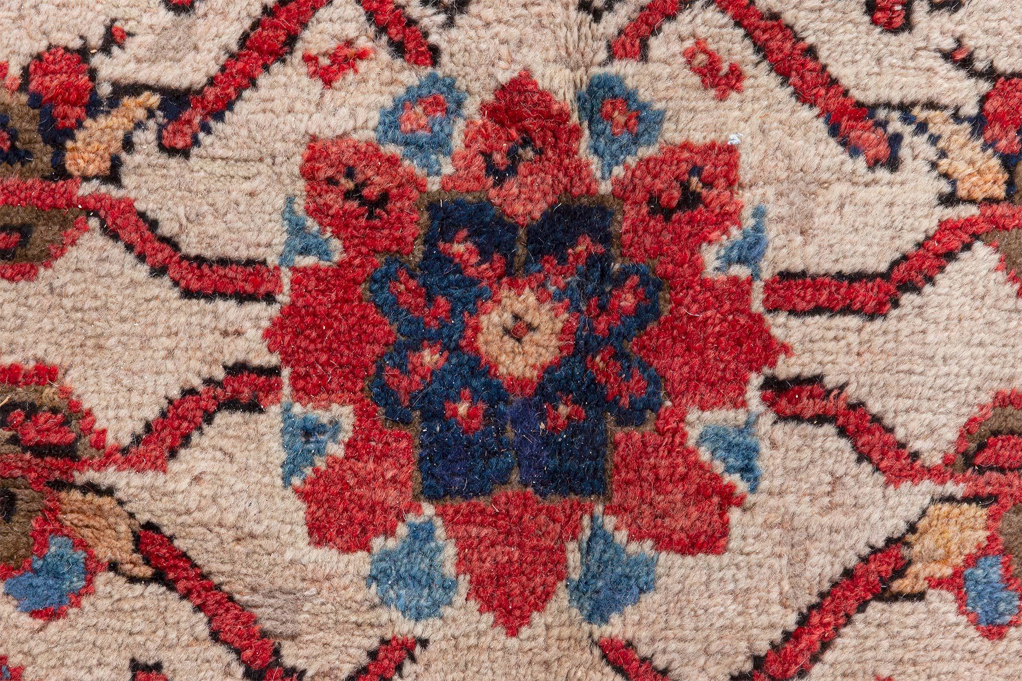 Doris Leslie Blauer antiker persischer Sultanabad-Teppich in Blau im Zustand „Gut“ im Angebot in New York, NY