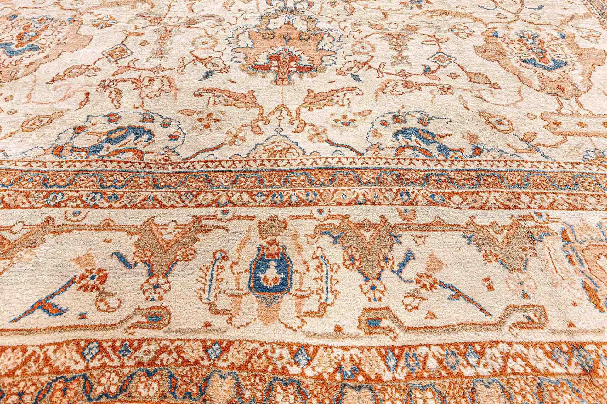 Doris Leslie Blau Tappeto persiano antico Sultanabad Rugs In condizioni buone in vendita a New York, NY