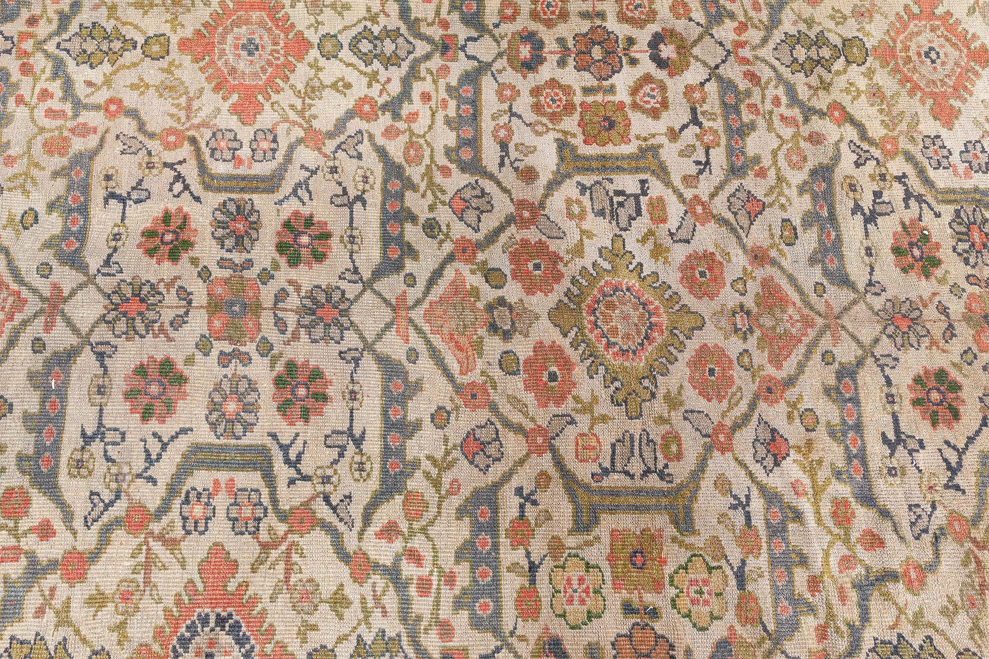 Tapis persan Sultanabad ancien Doris Leslie Blau ajusté Bon état - En vente à New York, NY