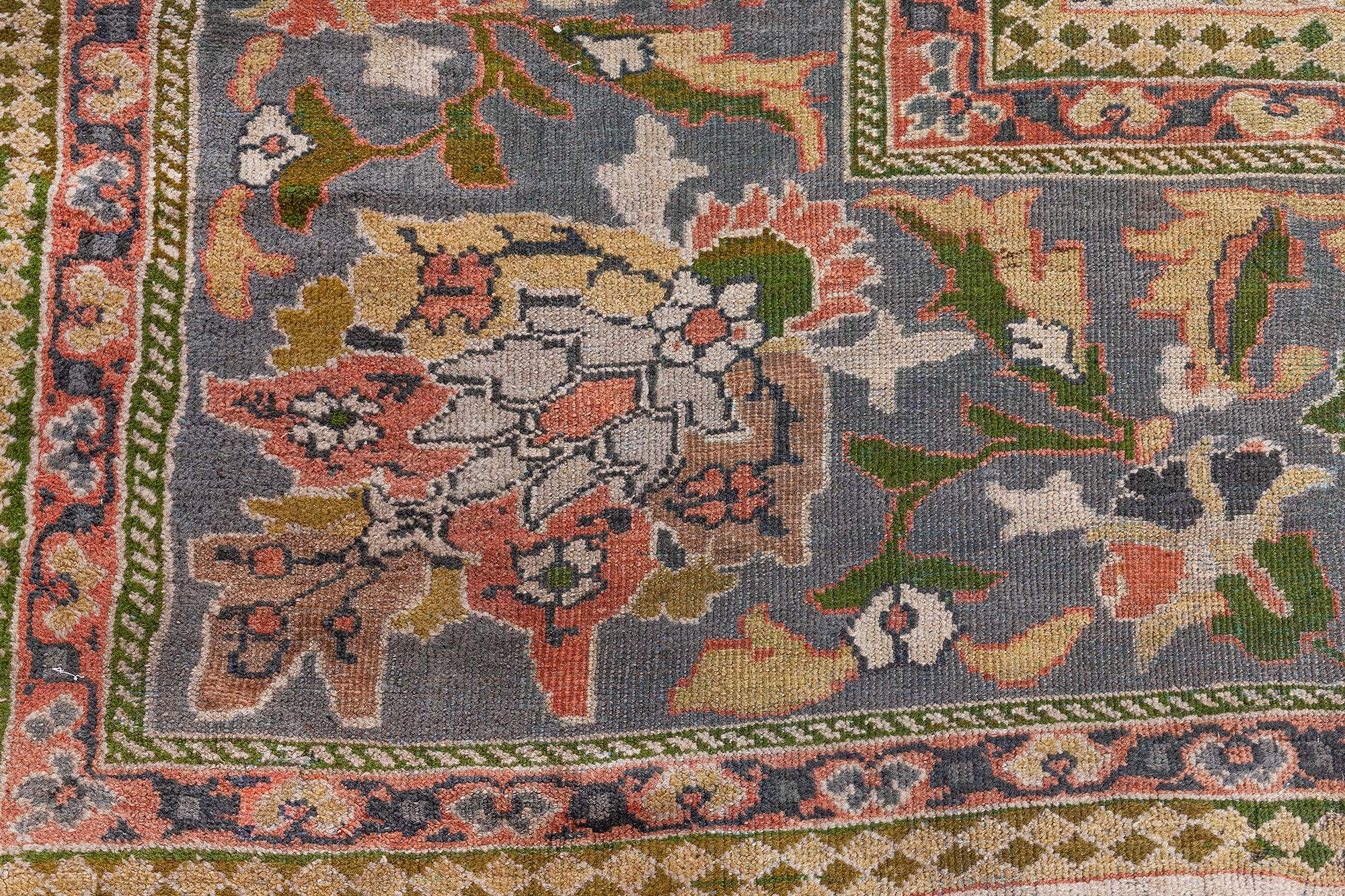 Tapis persan Sultanabad ancien Doris Leslie Blau ajusté en vente 1