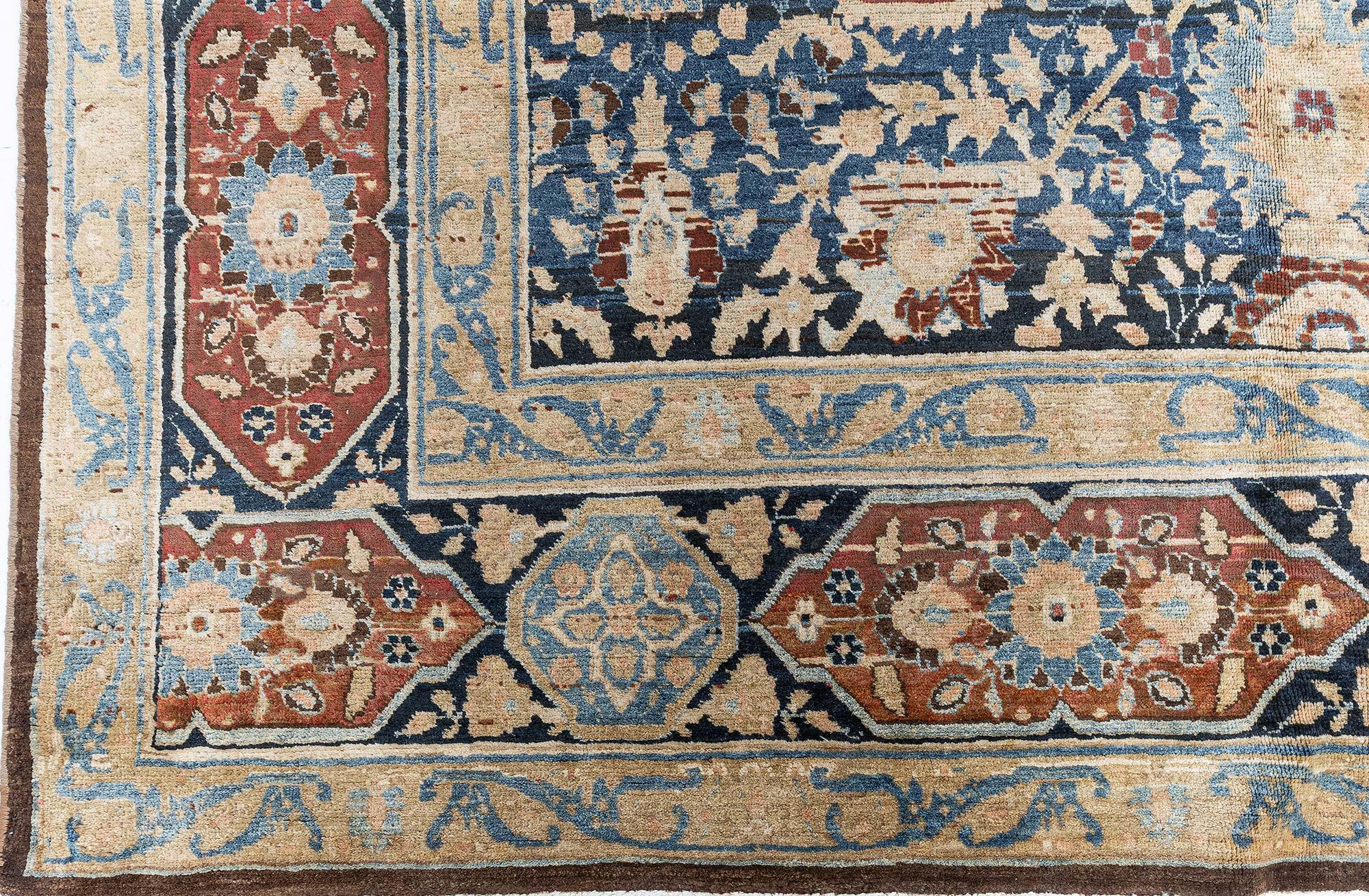 Doris Leslie Blauer antiker persischer Täbris- Botanic Handgefertigter Teppich aus Wolle (Tabriz) im Angebot