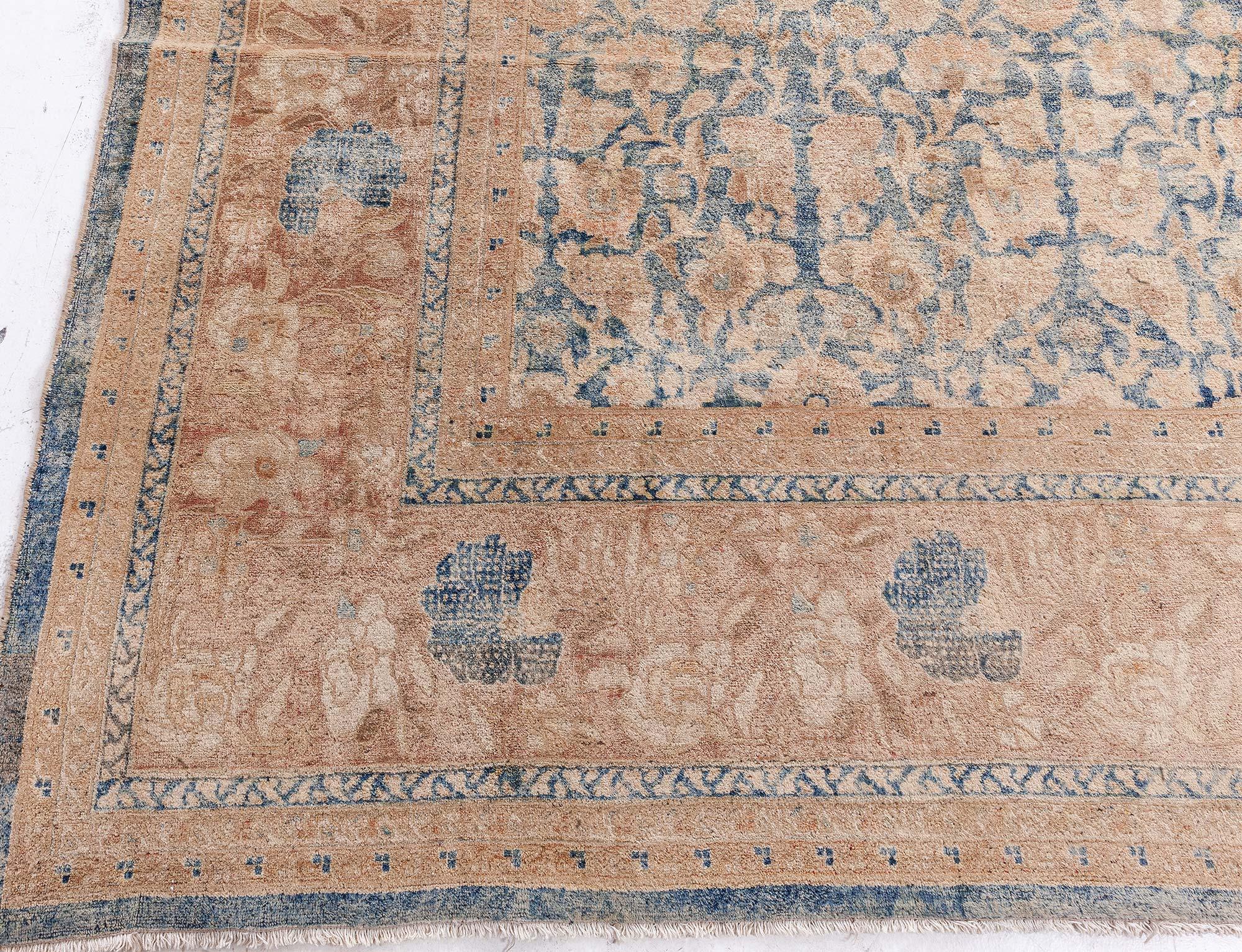 Noué à la main Tapis persan ancien Tabriz Botanic fait à la main Doris Leslie Blau en vente