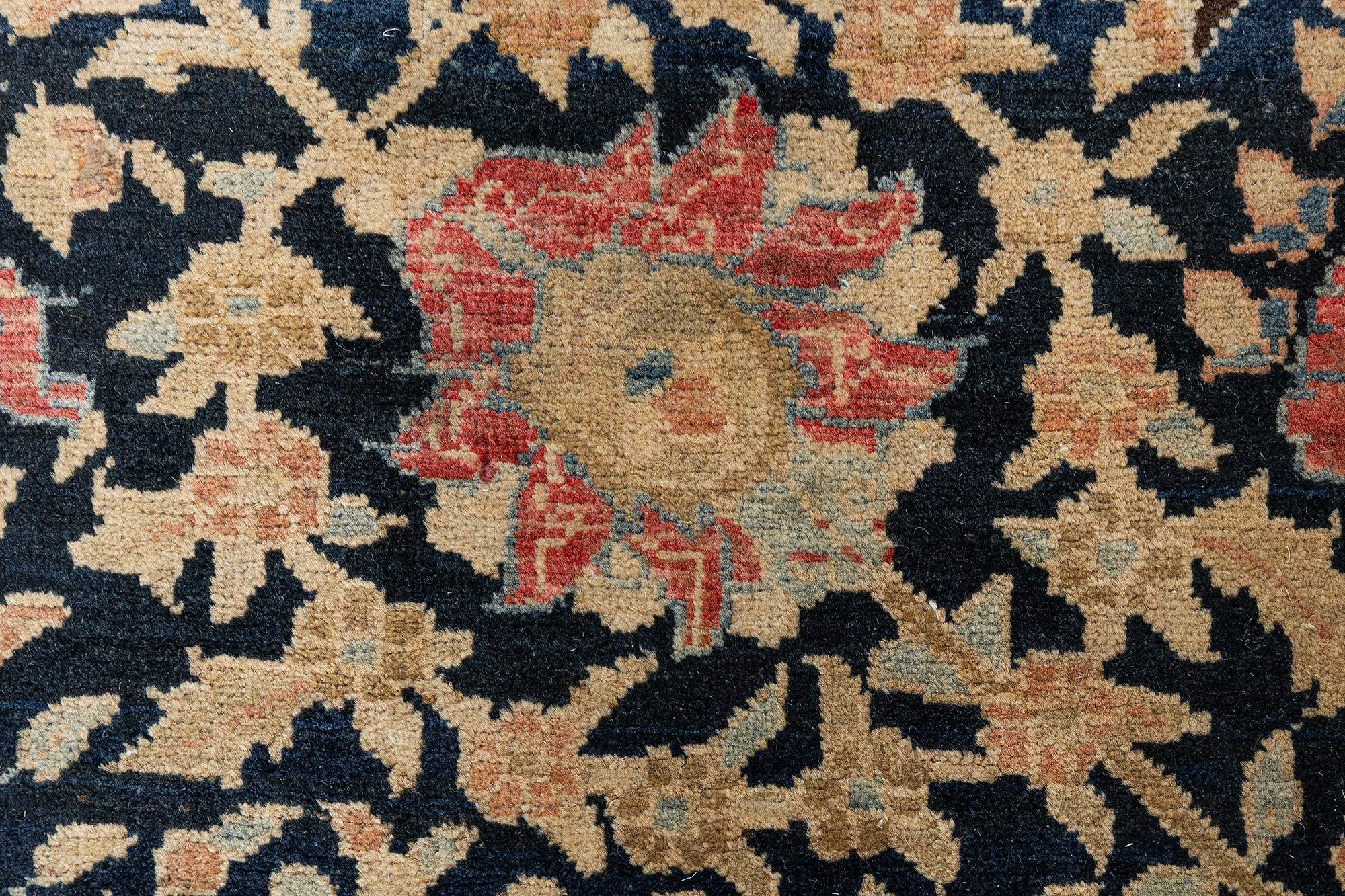 Doris Leslie Blauer antiker persischer Täbris- Botanic Handgefertigter Teppich aus Wolle (20. Jahrhundert) im Angebot