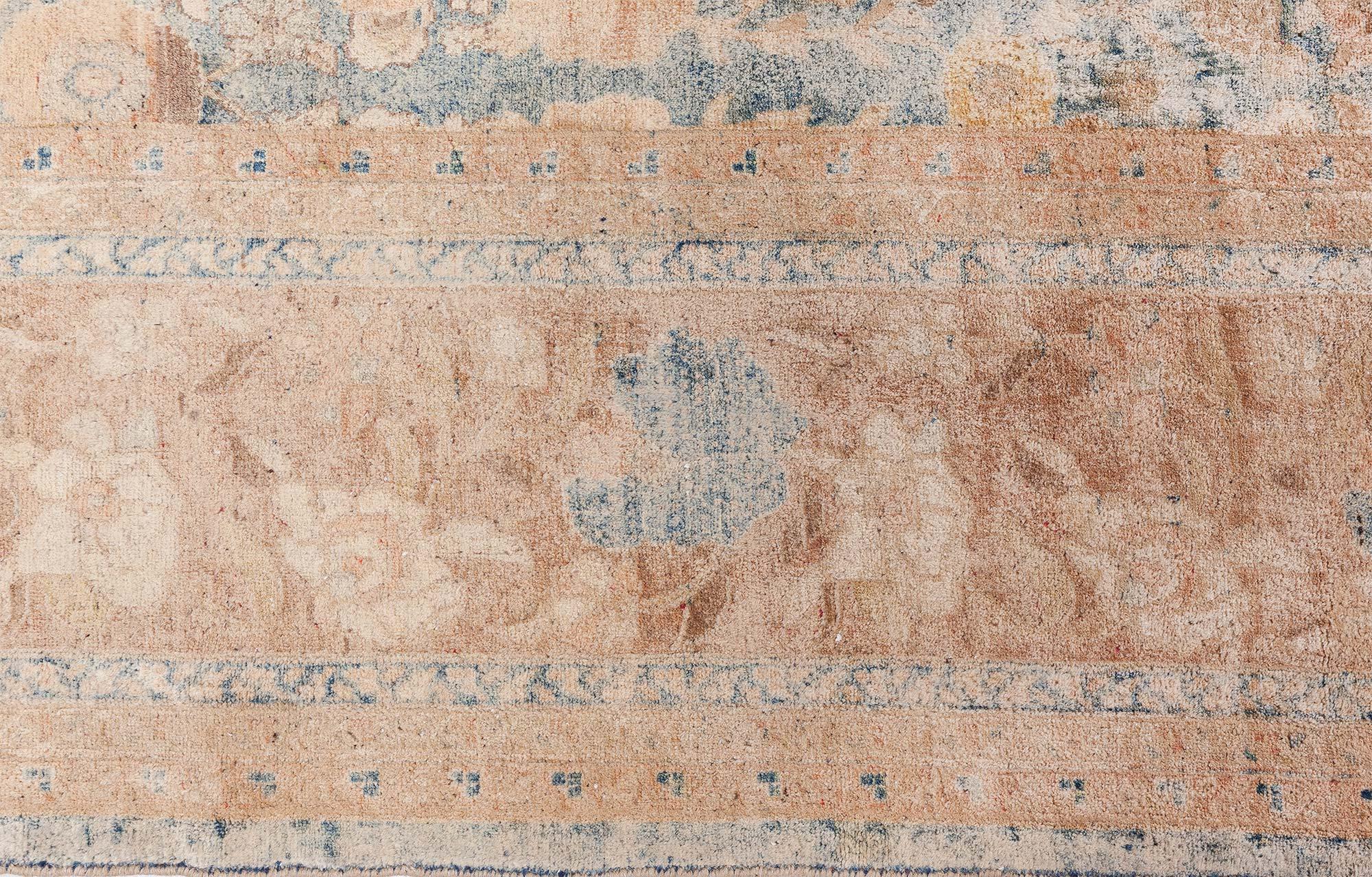 Tapis persan ancien Tabriz Botanic fait à la main Doris Leslie Blau en vente 1