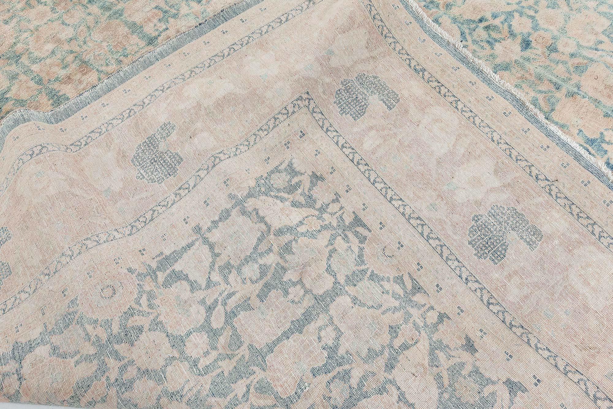 Tapis persan ancien Tabriz Botanic fait à la main Doris Leslie Blau en vente 2