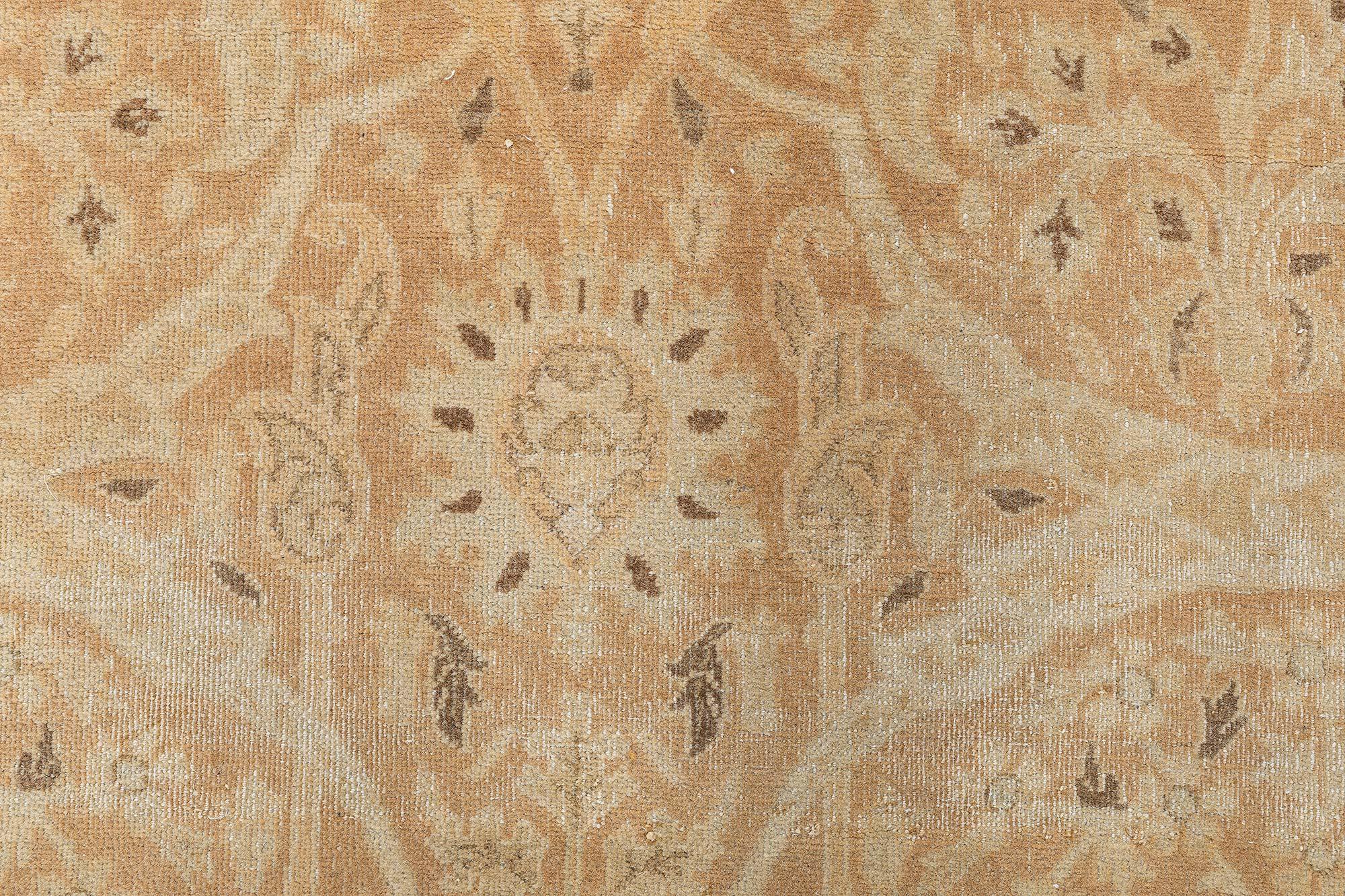 Laine Tapis persan ancien Tabriz Botanic tissé à la main Doris Leslie Blau en vente