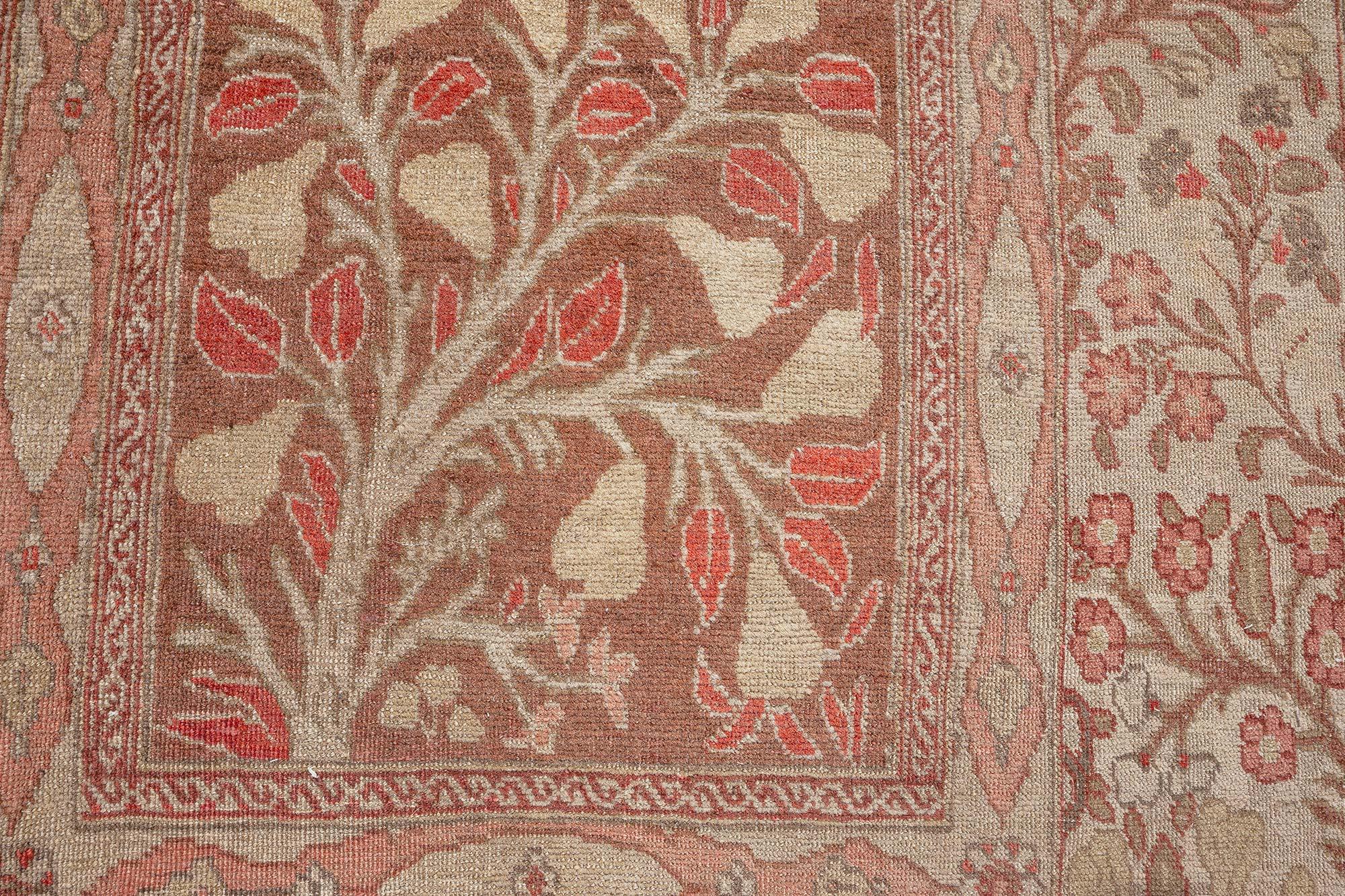 Tapis persan Tabriz ancien noué à la main Doris Leslie Blau en vente 3