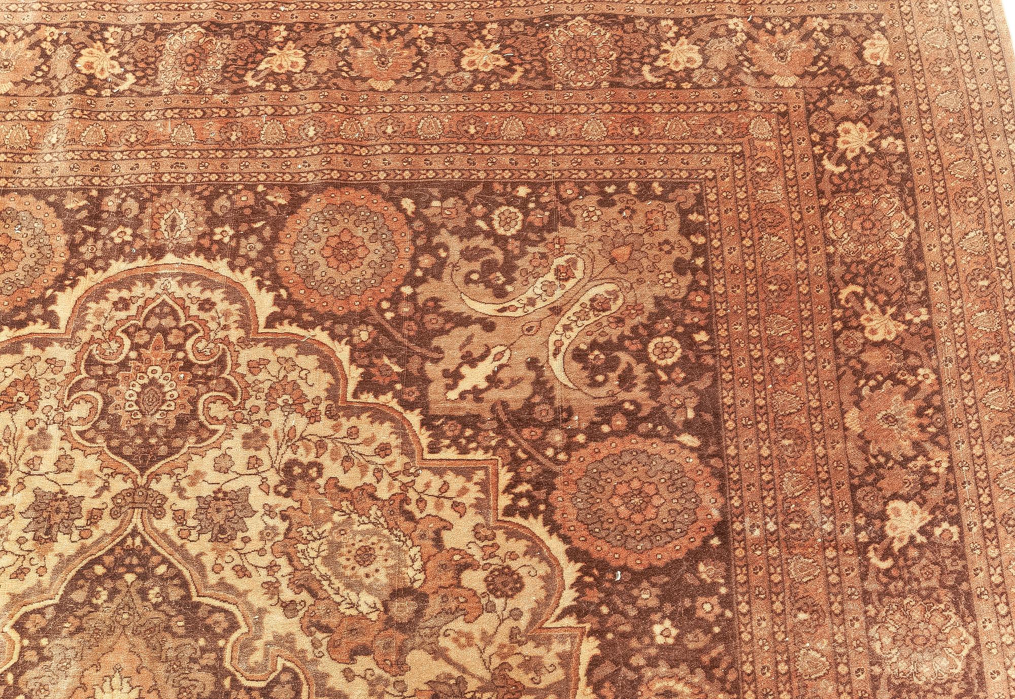 Noué à la main Tapis persan Tabriz ancien noué à la main Doris Leslie Blau en vente