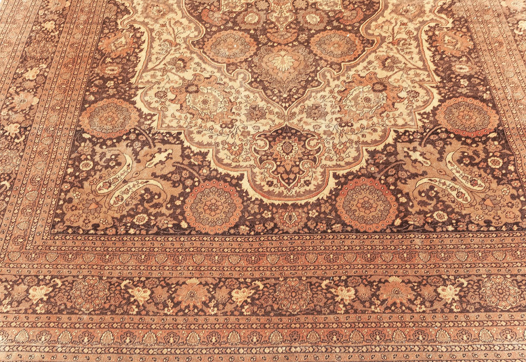 Tapis persan Tabriz ancien noué à la main Doris Leslie Blau Bon état - En vente à New York, NY