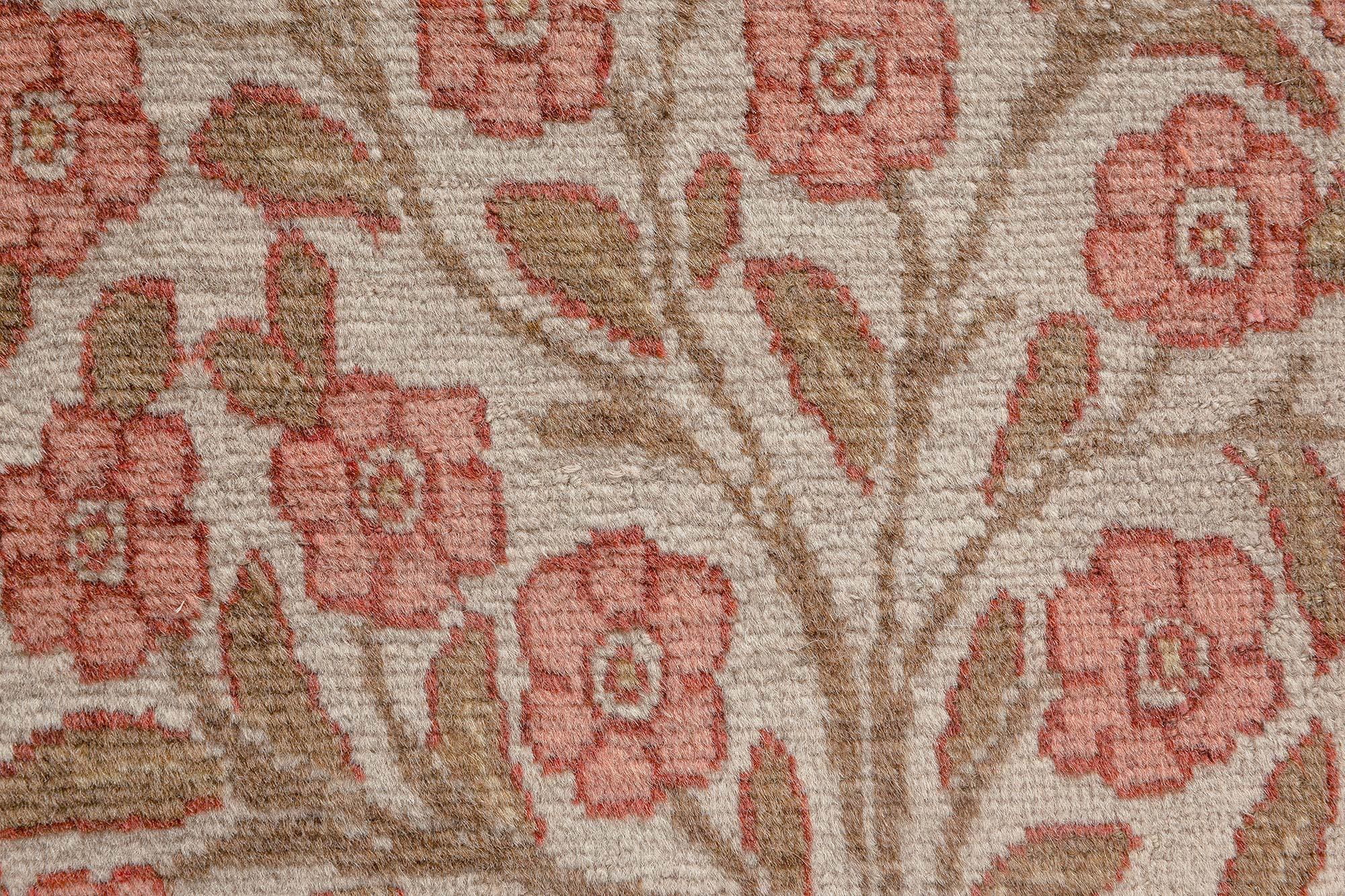 Tapis persan Tabriz ancien noué à la main Doris Leslie Blau en vente 1