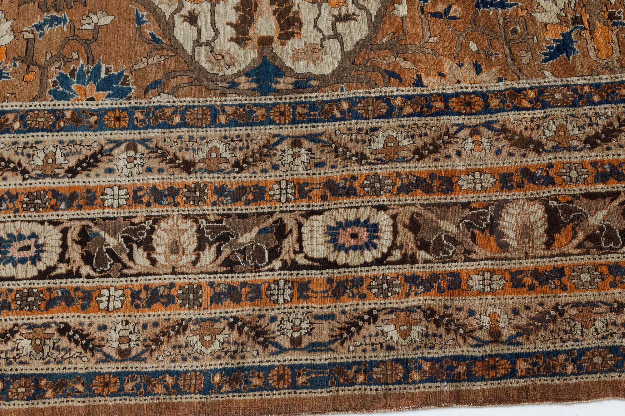 Tapis persan Tabriz ancien fait à la main Doris Leslie Blau, taille ajustée Bon état - En vente à New York, NY