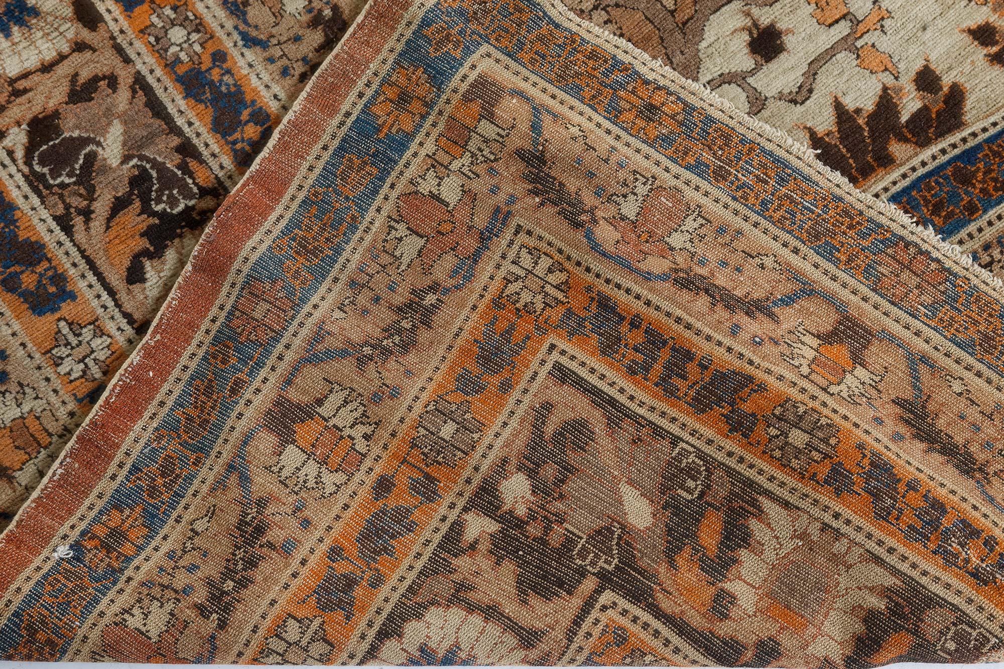 Tapis persan Tabriz ancien fait à la main Doris Leslie Blau, taille ajustée en vente 1