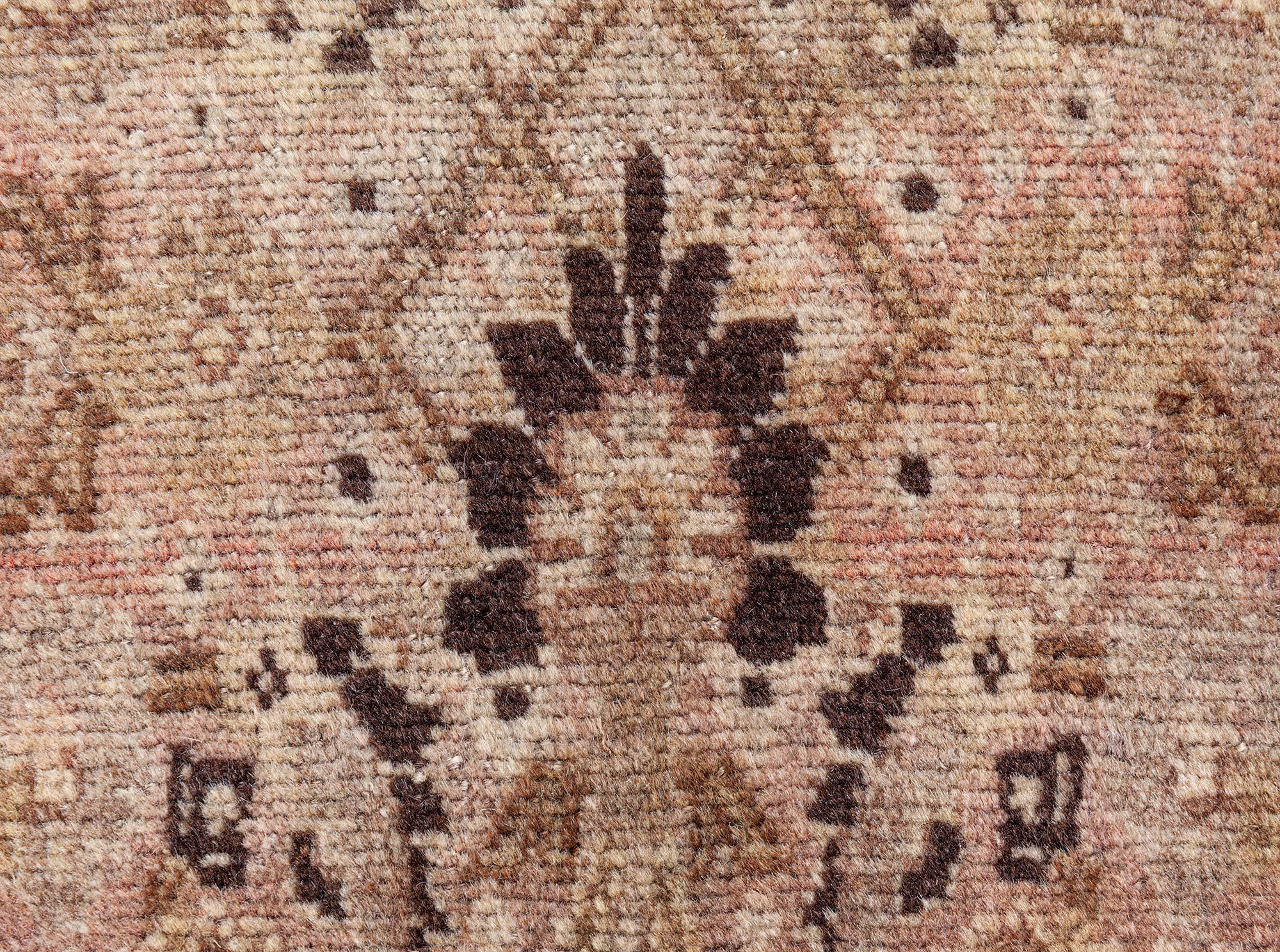 Ancien tapis persan Tabriz en laine fait à la main
Taille : 11'3