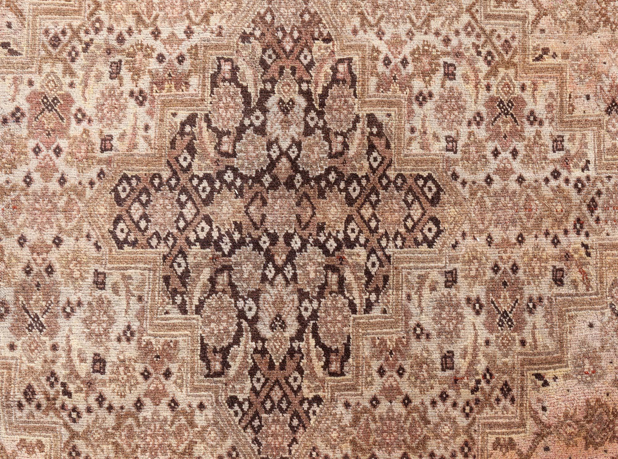 Doris Leslie Blau Tapis persan ancien Tabriz fait main en laine en vente 1