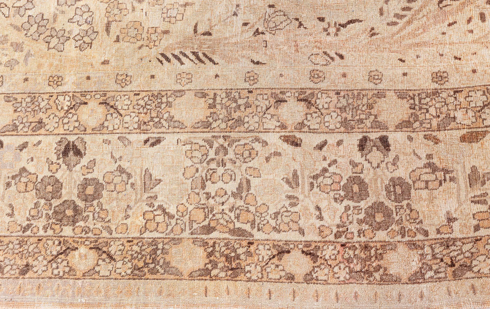 Antiker persischer Tabriz handgefertigter Wollteppich
Größe: 9'3