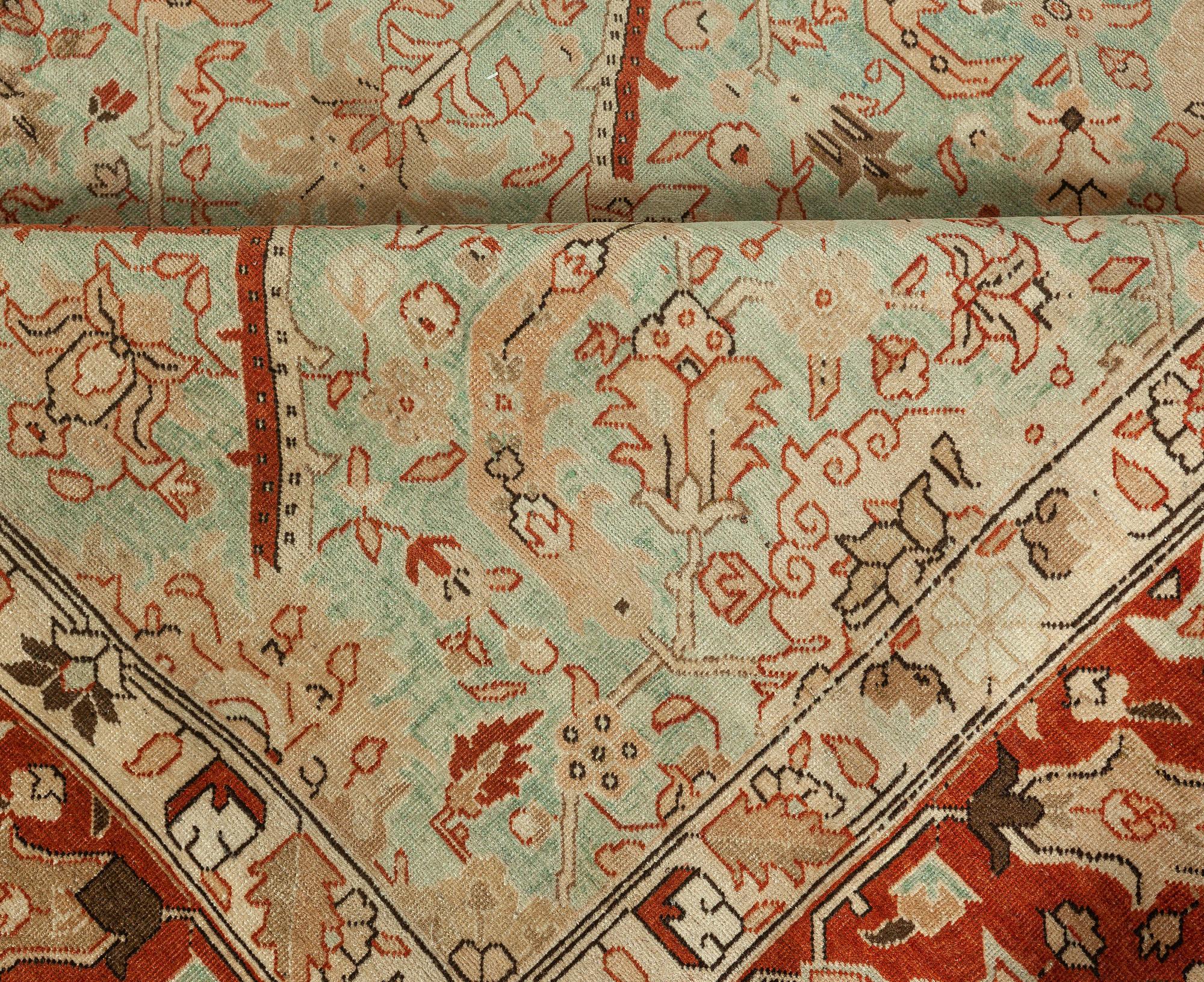 Antico tappeto persiano Tabriz con sfondo blu e fiori fatto a mano in lana
Dimensioni: 9'5