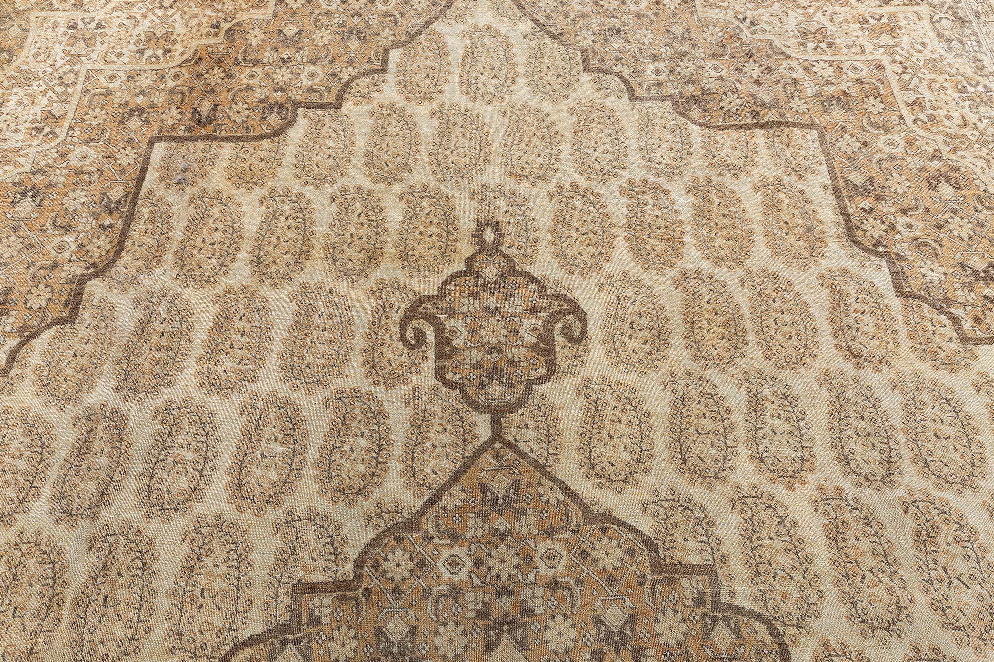 Antiker persischer Tabriz handgefertigter Wollteppich
Größe: 11'0