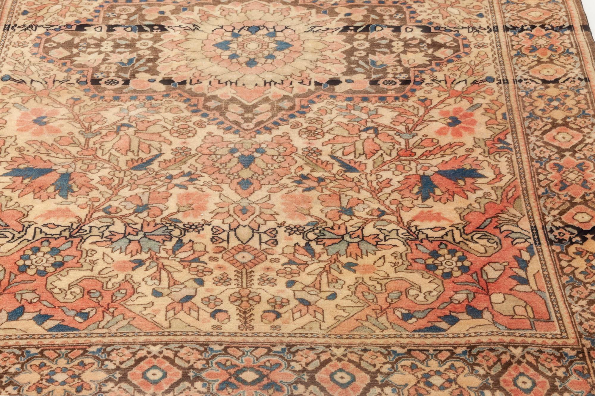 Doris Leslie Blauer antiker persischer Täbris-Teppich aus handgefertigter Wolle (Tabriz) im Angebot