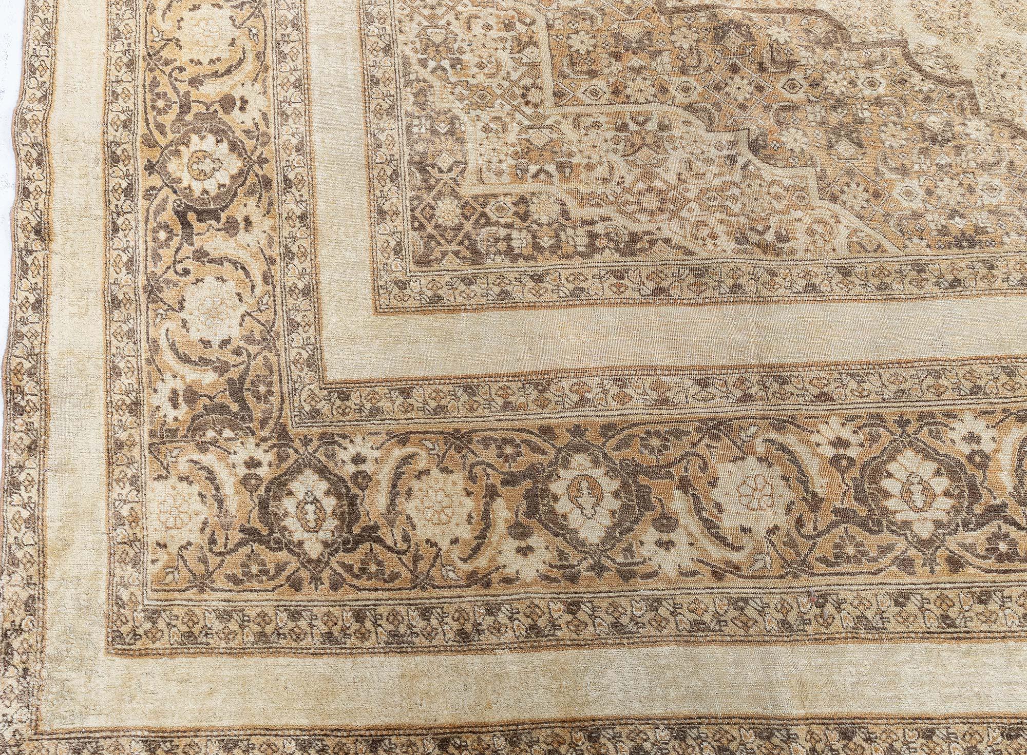 Doris Leslie Blauer antiker persischer Täbris-Teppich aus handgefertigter Wolle (Tabriz) im Angebot