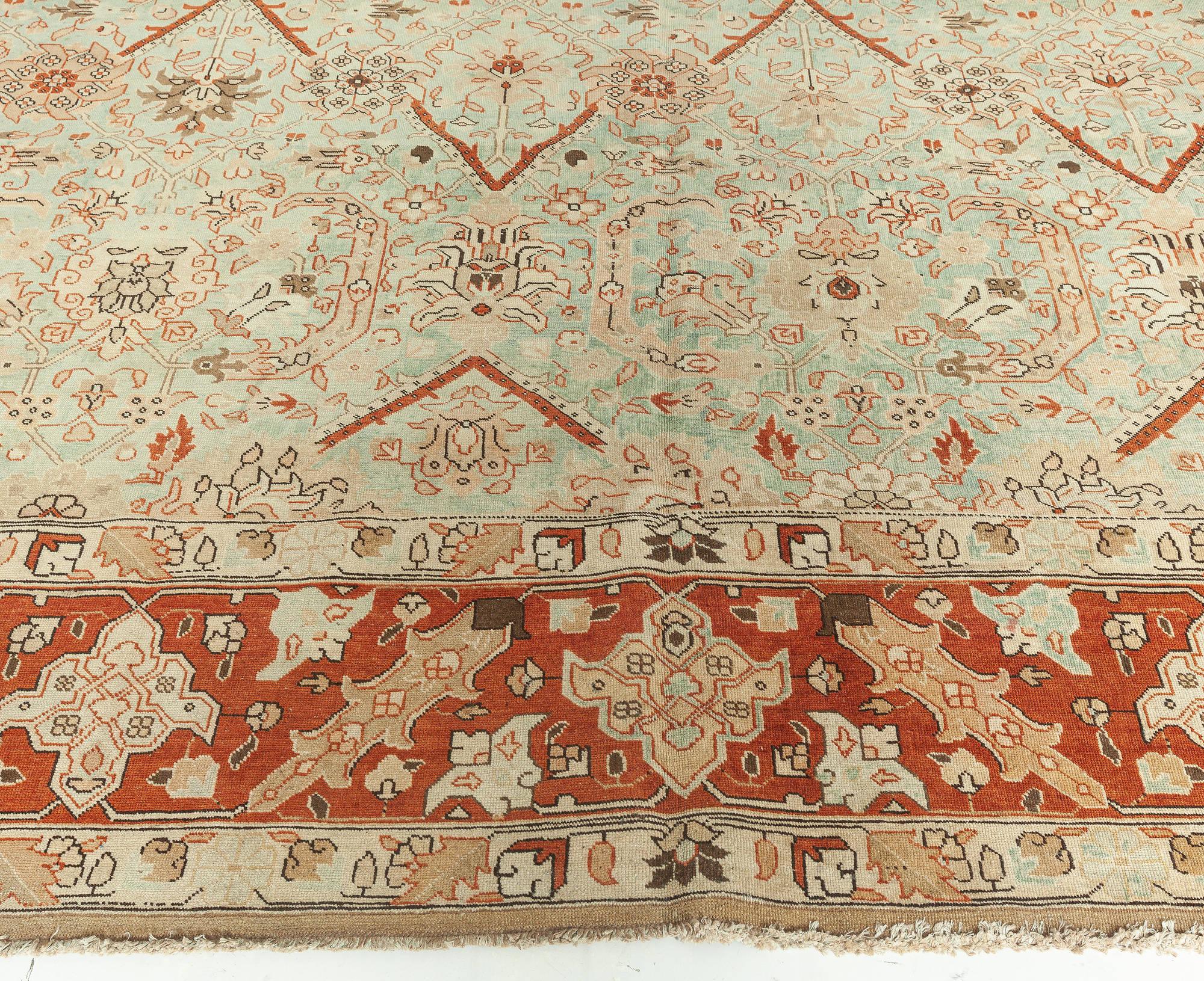 Doris Leslie Blauer antiker persischer Täbris-Teppich aus handgefertigter Wolle (Persisch) im Angebot