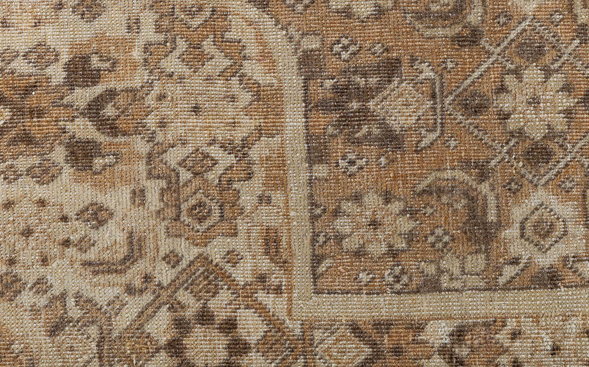 Doris Leslie Blauer antiker persischer Täbris-Teppich aus handgefertigter Wolle im Zustand „Gut“ im Angebot in New York, NY