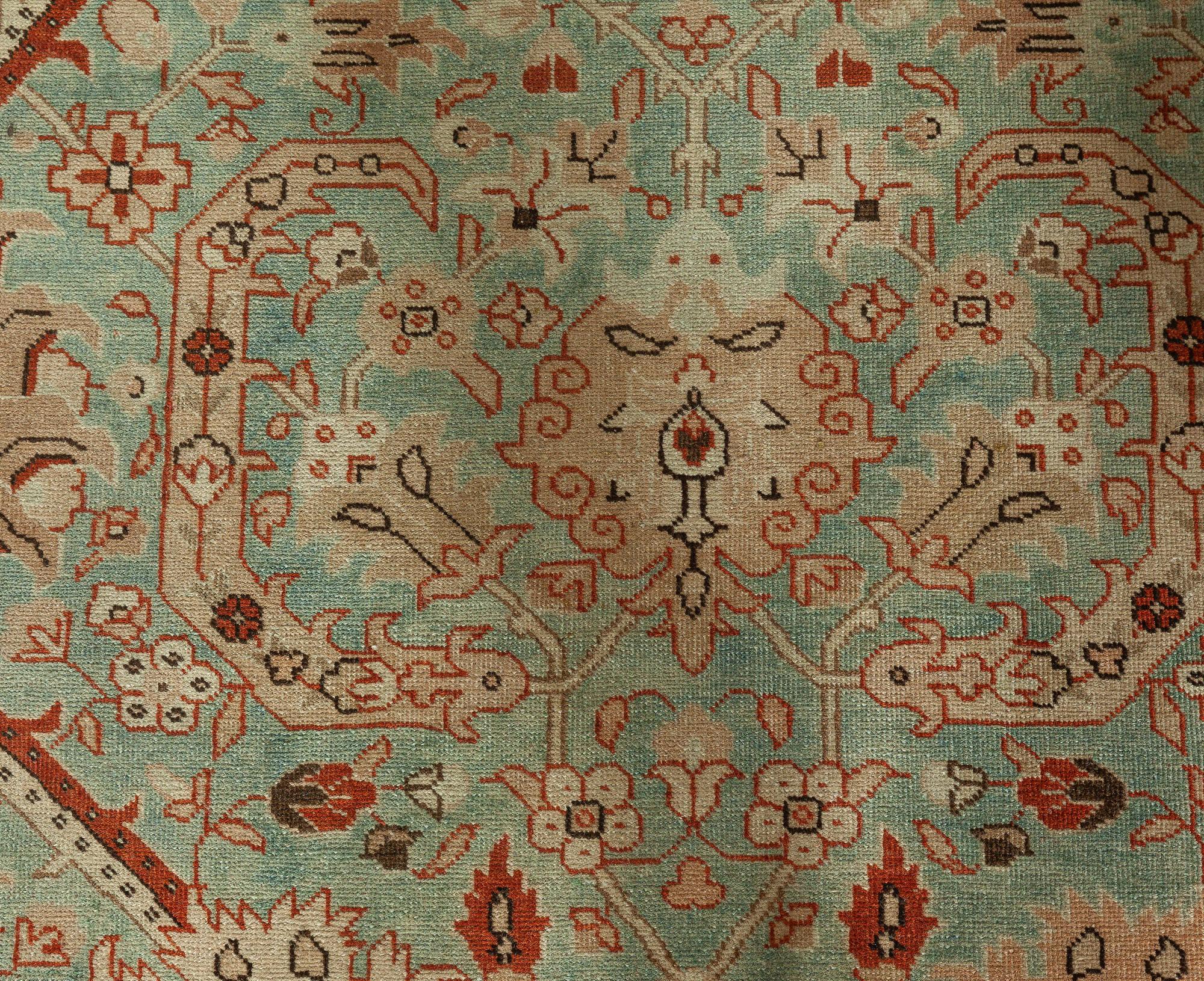 Doris Leslie Blauer antiker persischer Täbris-Teppich aus handgefertigter Wolle im Zustand „Gut“ im Angebot in New York, NY