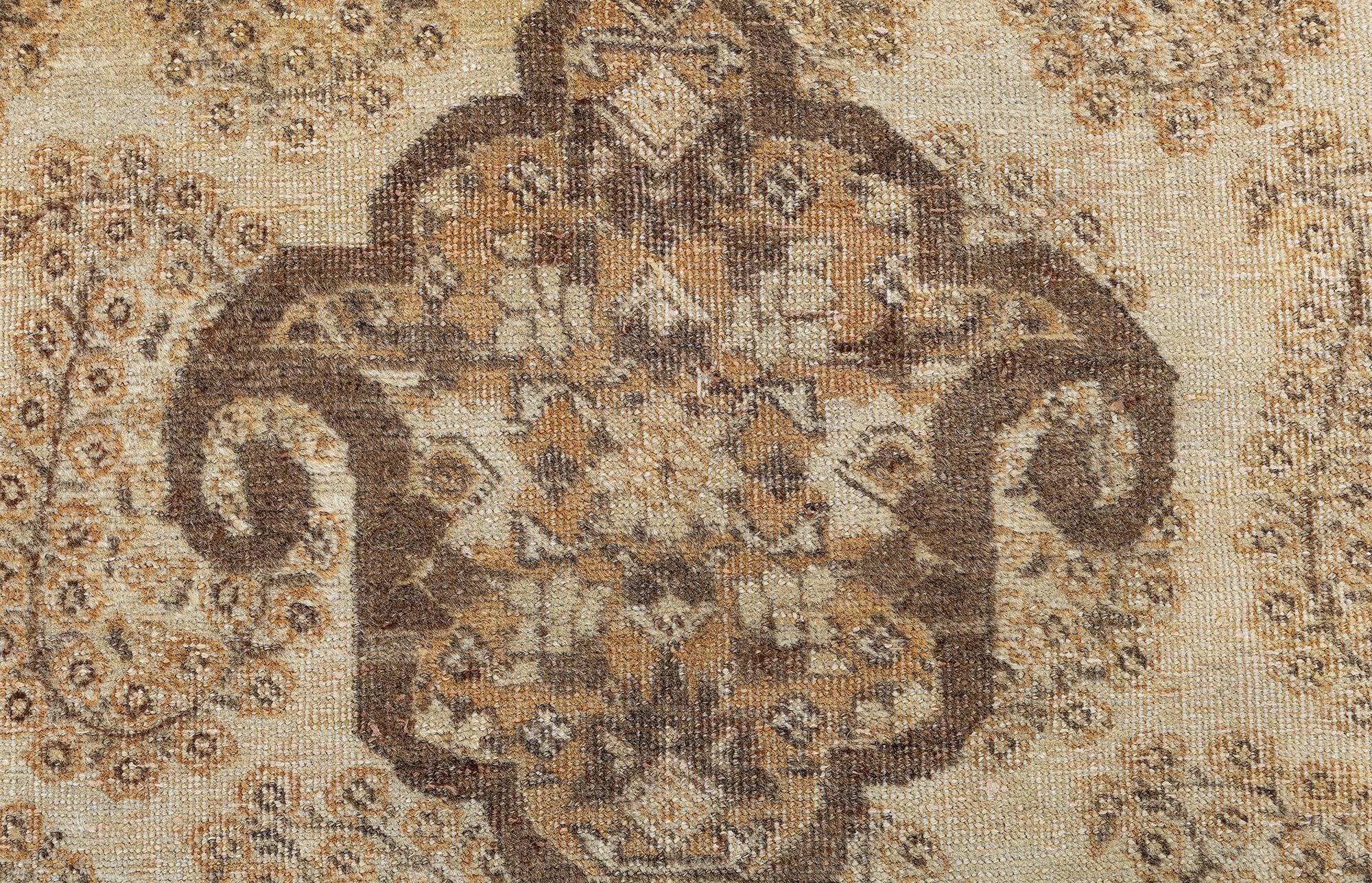 Doris Leslie Blauer antiker persischer Täbris-Teppich aus handgefertigter Wolle (20. Jahrhundert) im Angebot