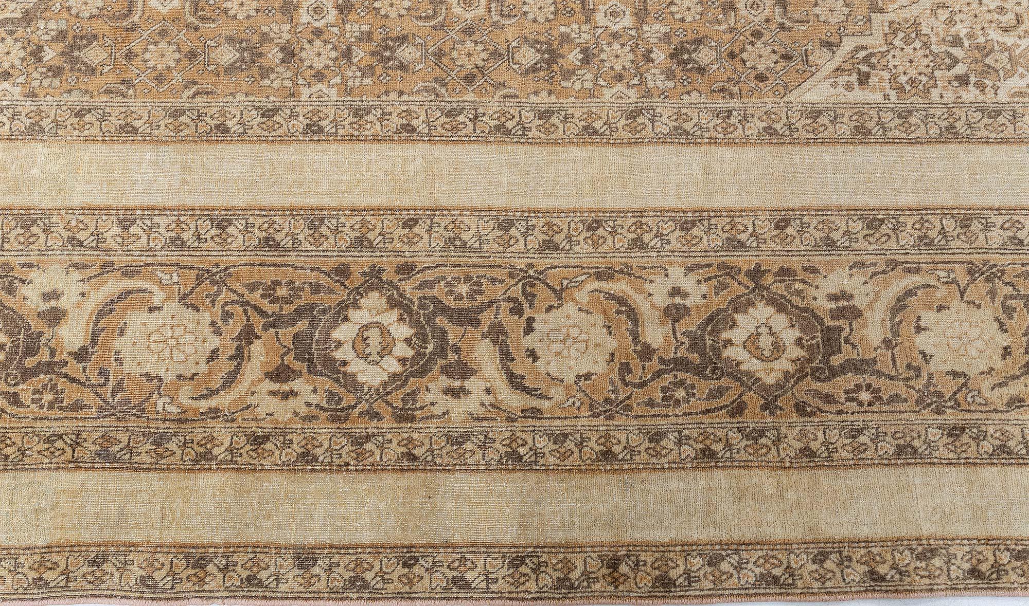 Doris Leslie Blauer antiker persischer Täbris-Teppich aus handgefertigter Wolle im Angebot 1