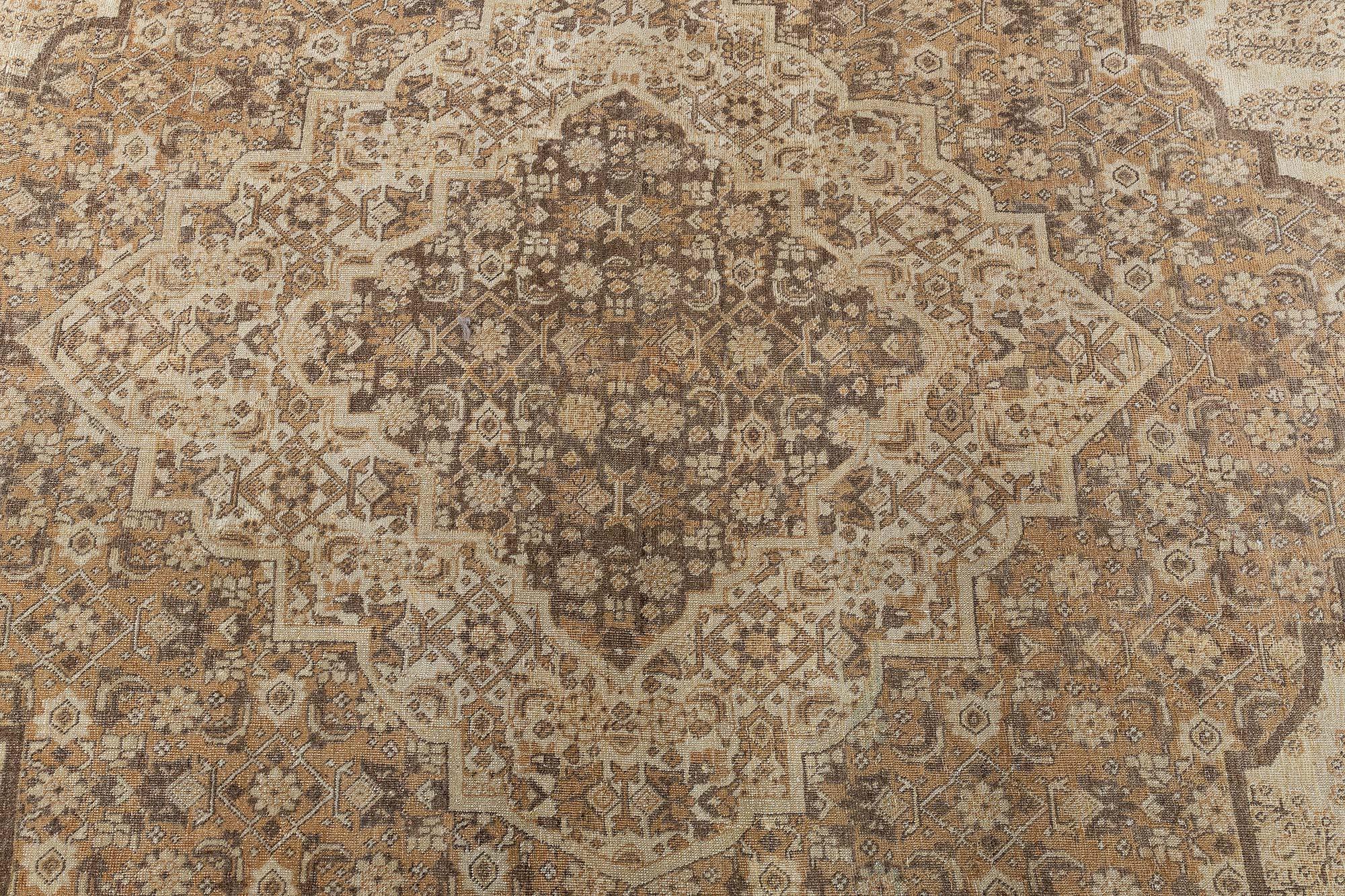 Doris Leslie Blauer antiker persischer Täbris-Teppich aus handgefertigter Wolle im Angebot 2