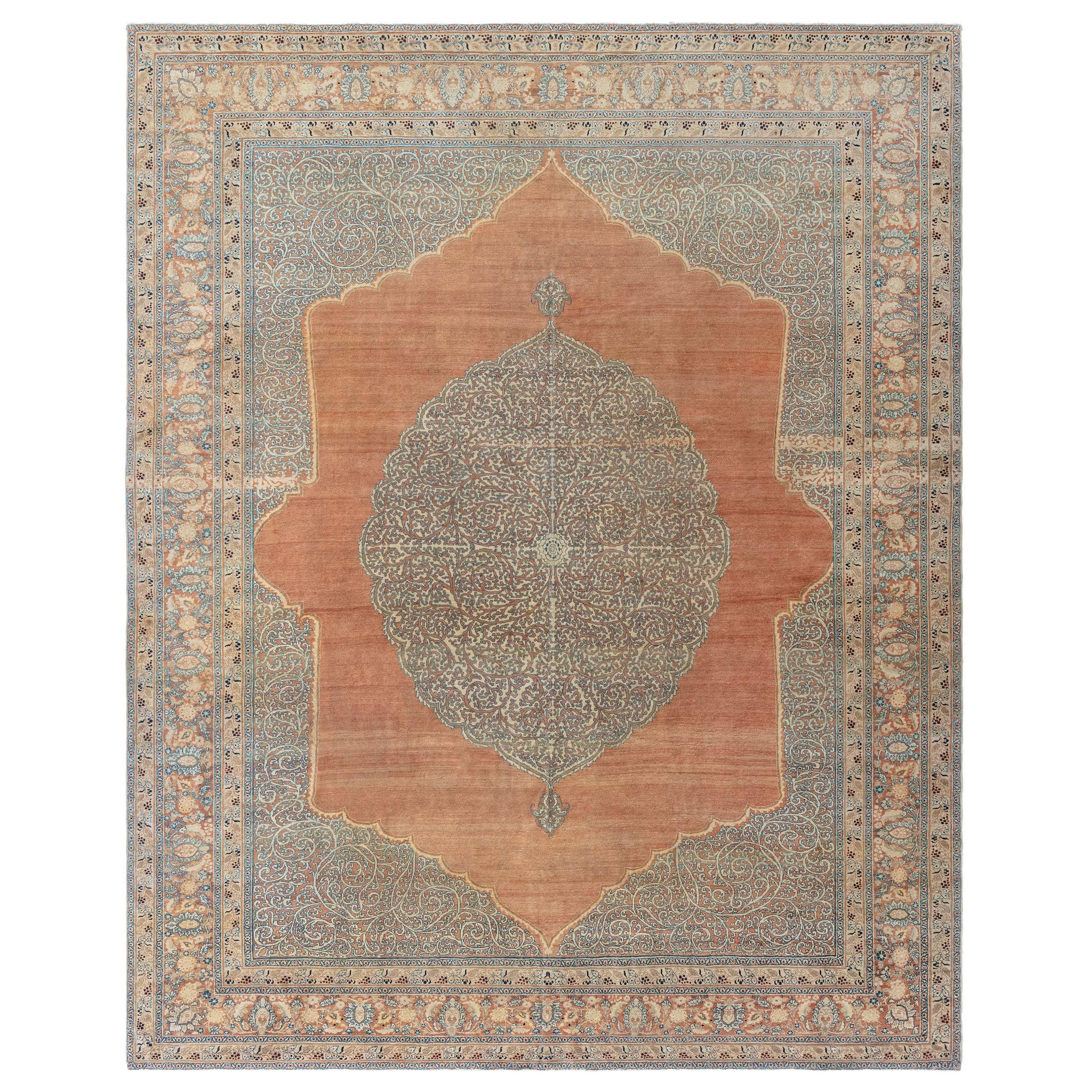 Tapis persan antique Tabriz en laine fait à la main Doris Leslie Blau en vente