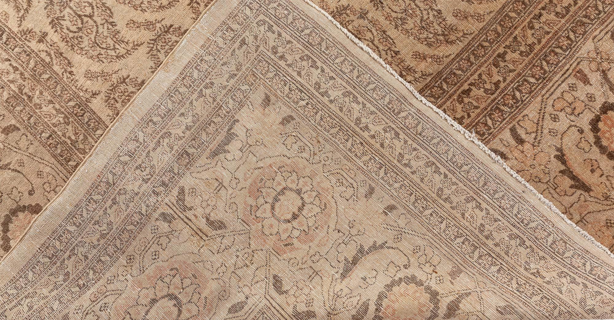 Tapis persan Tabriz ancien en laine tissé à la main Doris Leslie Blau en vente 1