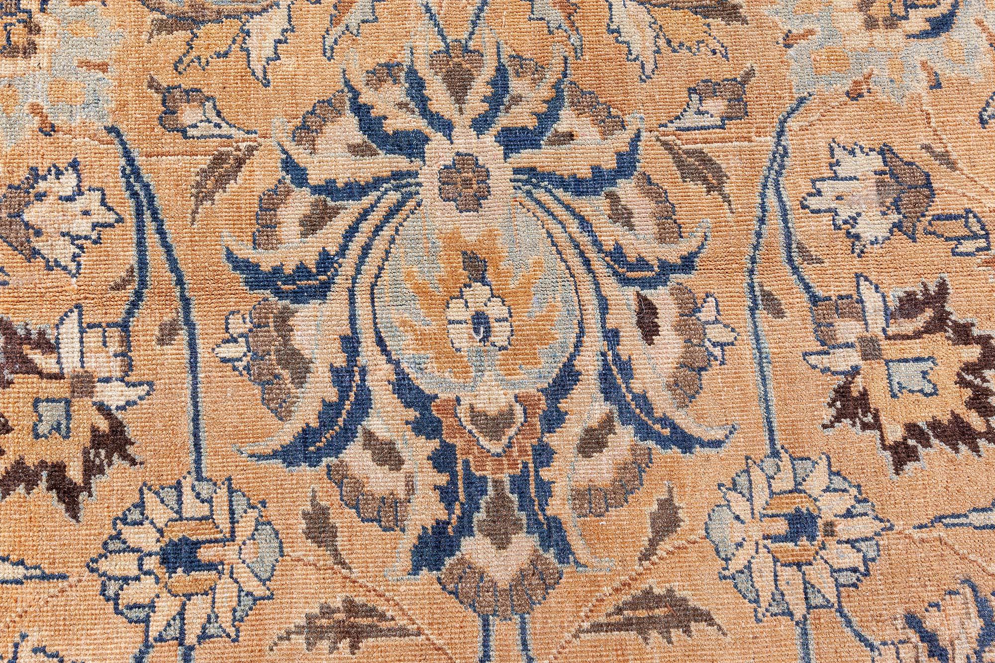 Doris Leslie Blauer antiker persischer Täbris-orangefarbener handgefertigter Wollteppich (Tabriz) im Angebot