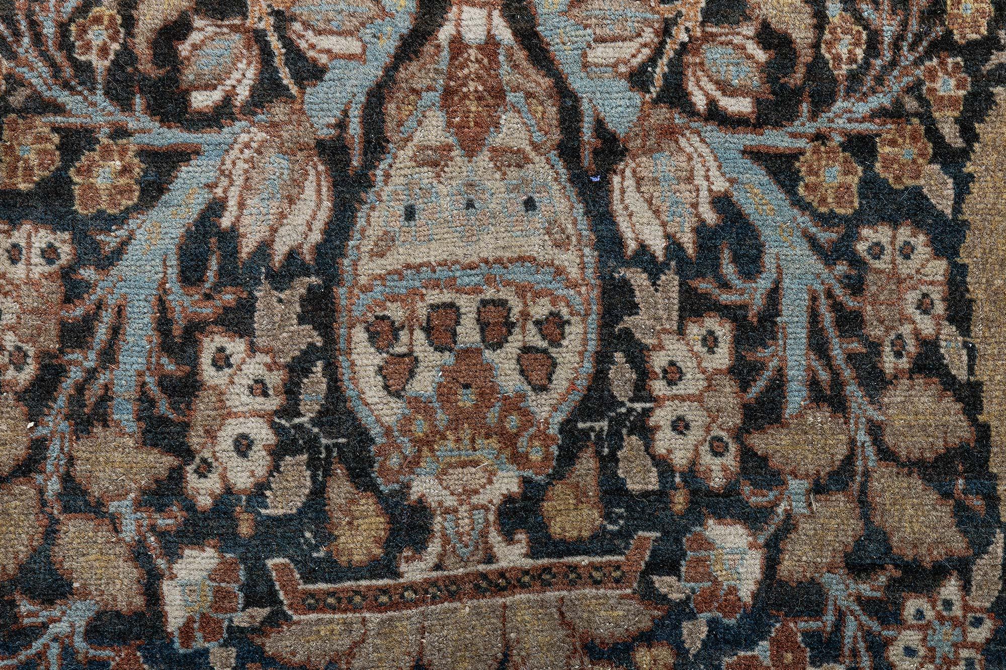 Doris Leslie Blauer antiker persischer Täbris-Teppich in Blau (Tabriz) im Angebot