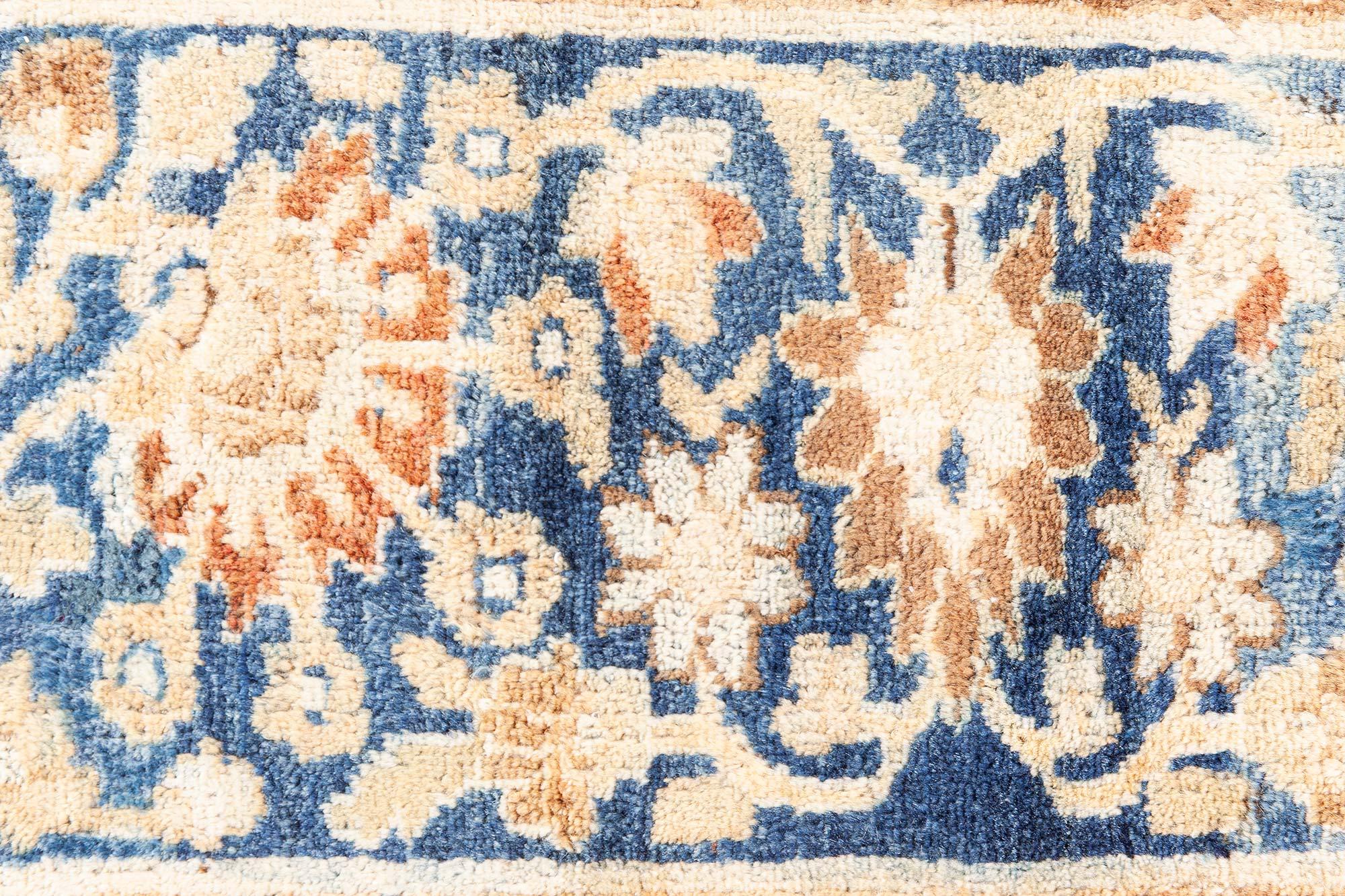 Doris Leslie Blauer antiker persischer Täbris-Teppich in Blau (Tabriz) im Angebot