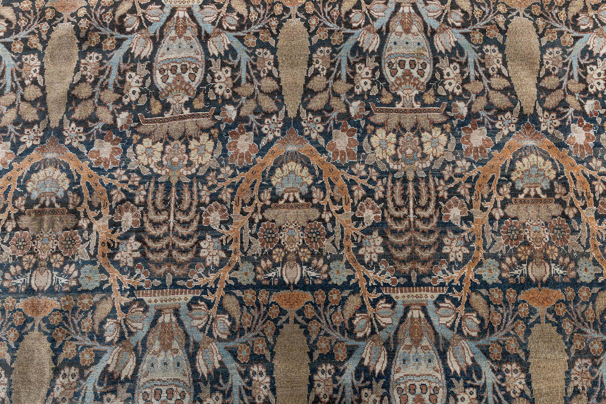 Doris Leslie Blauer antiker persischer Täbris-Teppich in Blau (Handgeknüpft) im Angebot