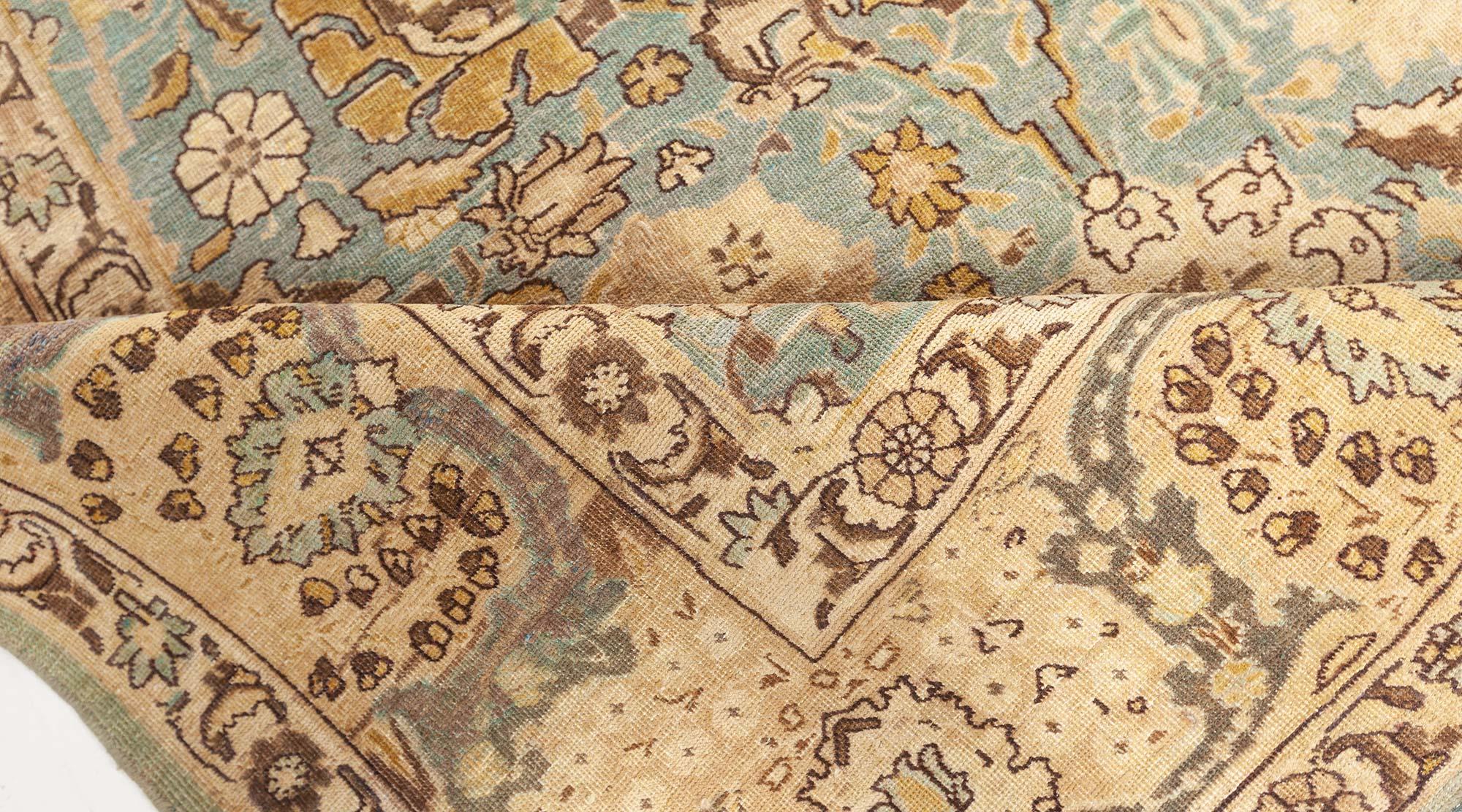 Doris Leslie Blauer antiker persischer Täbris-Teppich in Blau (20. Jahrhundert) im Angebot