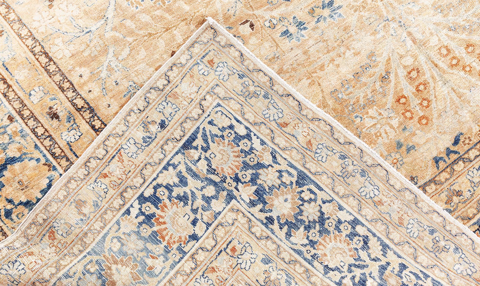 Doris Leslie Blauer antiker persischer Täbris-Teppich in Blau im Angebot 1