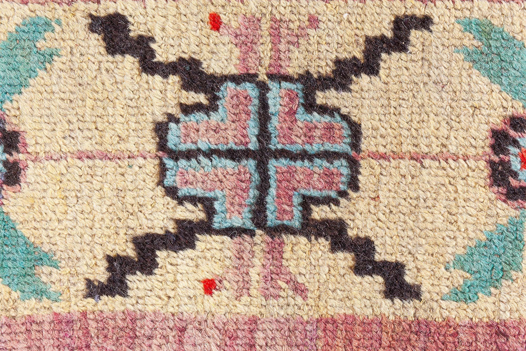 Laine Tapis ancien Samarkand 'Khotan' en laine fait à la main Doris Leslie Blau en vente