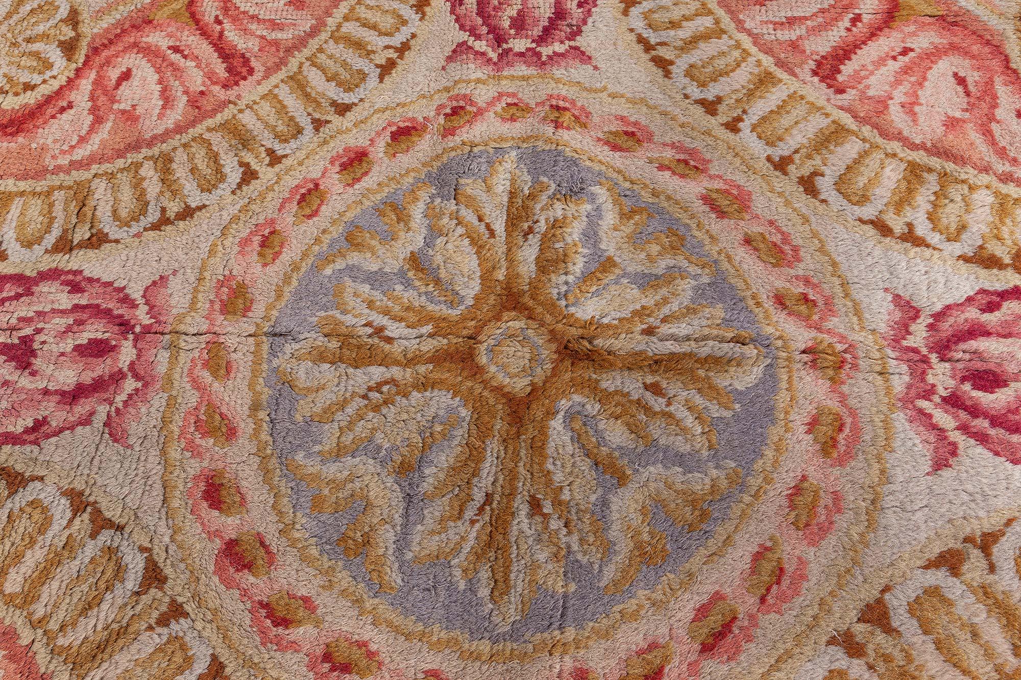 Tapis ancien en laine nouée à la main de la Savonnerie
Taille : 10'0