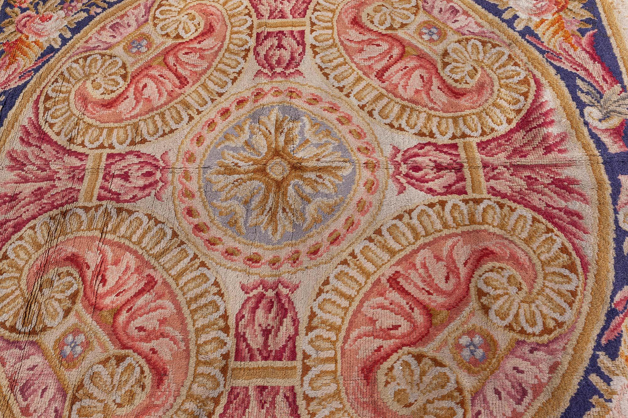 Français Tapis ancien de Savonnerie en laine noué à la main Doris Leslie Blau en vente