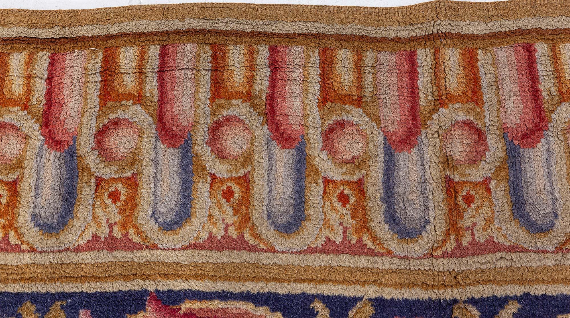 Tissé à la main Tapis ancien de Savonnerie en laine noué à la main Doris Leslie Blau en vente
