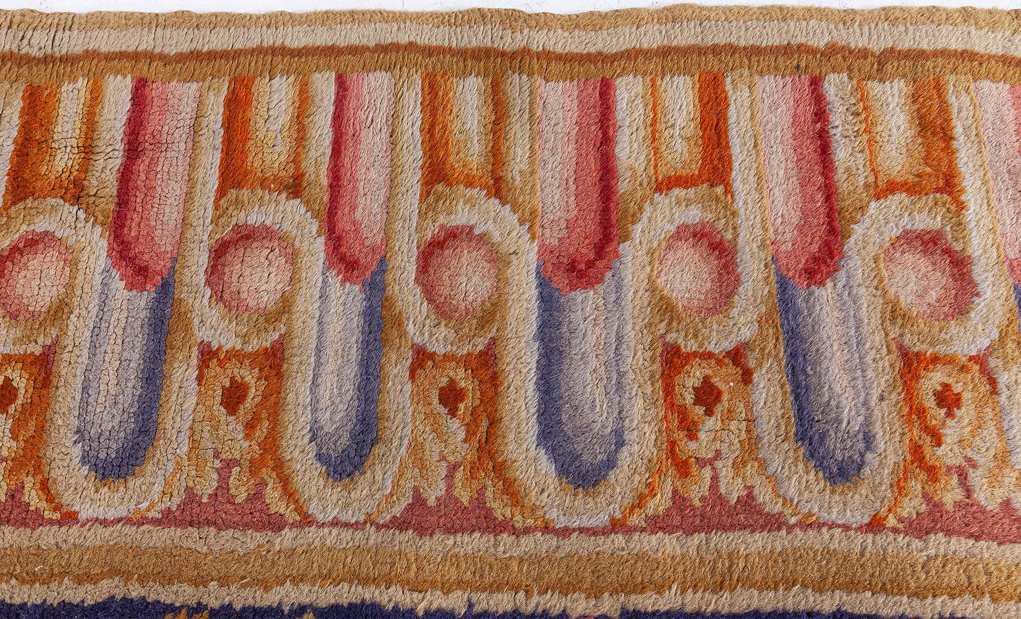 Tapis ancien de Savonnerie en laine noué à la main Doris Leslie Blau Bon état - En vente à New York, NY