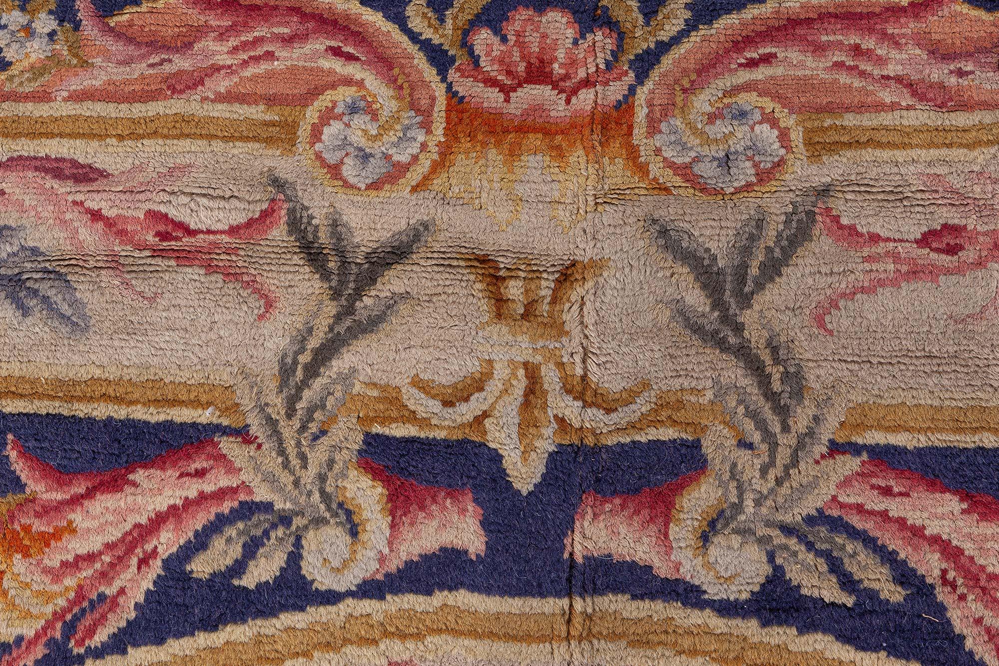 XIXe siècle Tapis ancien de Savonnerie en laine noué à la main Doris Leslie Blau en vente