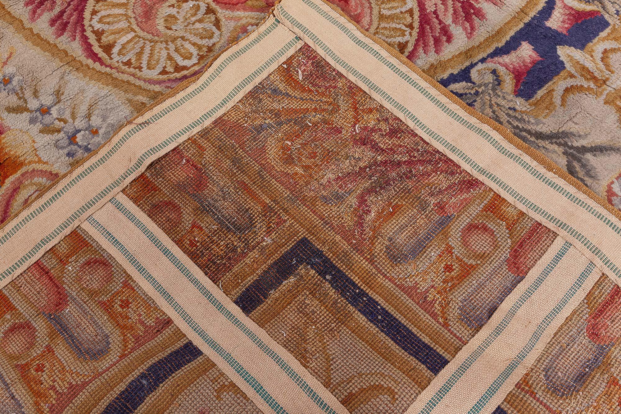 Tapis ancien de Savonnerie en laine noué à la main Doris Leslie Blau en vente 2