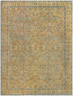 Tapis antique Tabriz à motifs floraux sur toute la surface, couleur beige doré, signé Doris Leslie Blau – vers 1900