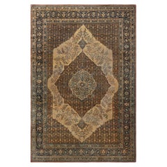 Alfombra antigua de Tabriz con medallones de Doris Leslie Blau, en color beige claro - h. 1880