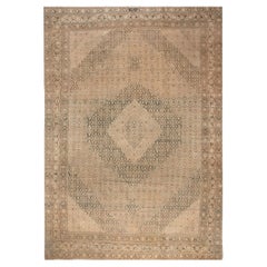Alfombra antigua de Tabriz con medallones de Doris Leslie Blau, de gran tamaño y color beige cálido - h. 1900