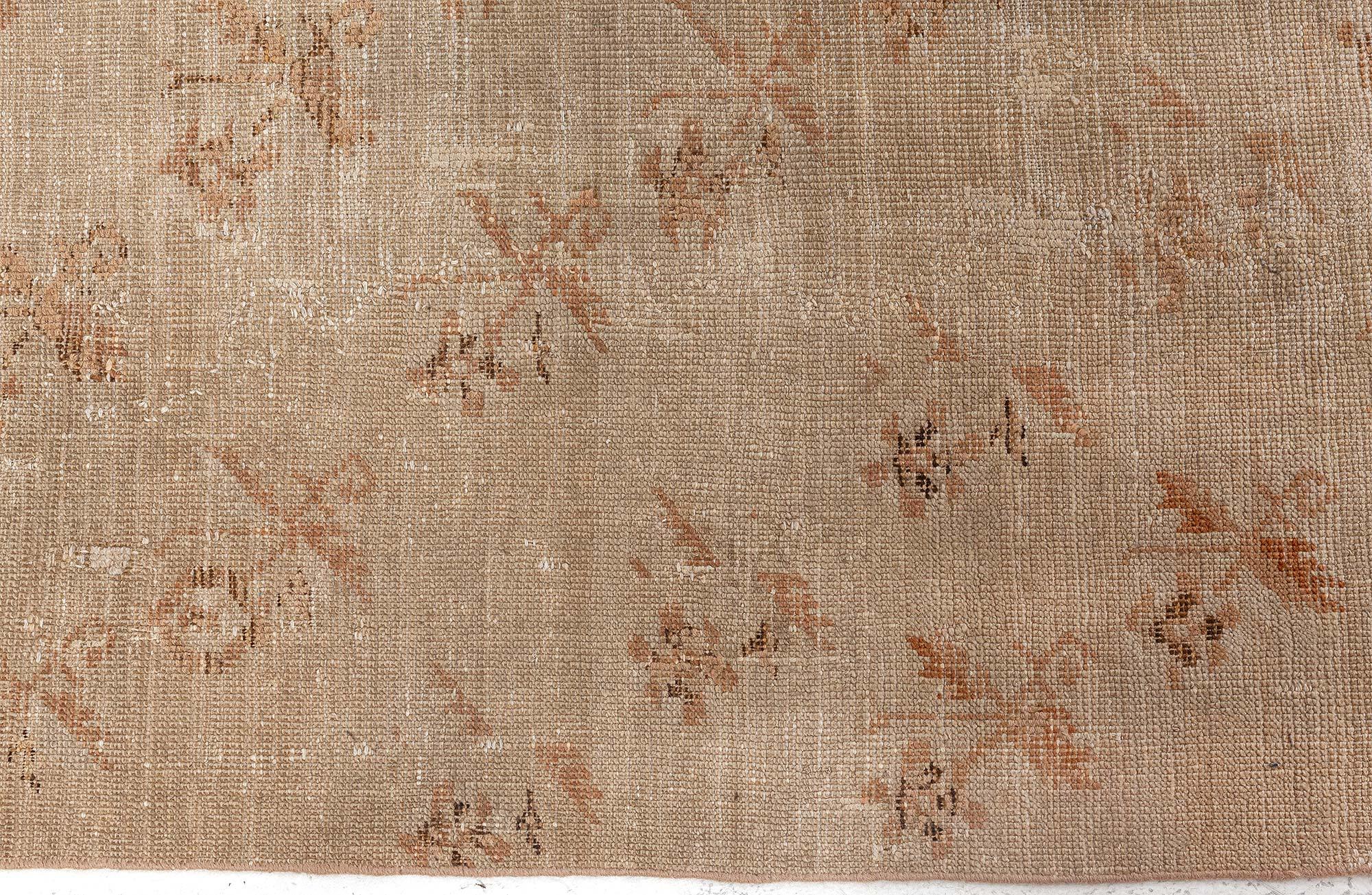 Antique Turkish Ghiordes rug (size adjusted).
Size: 12'6