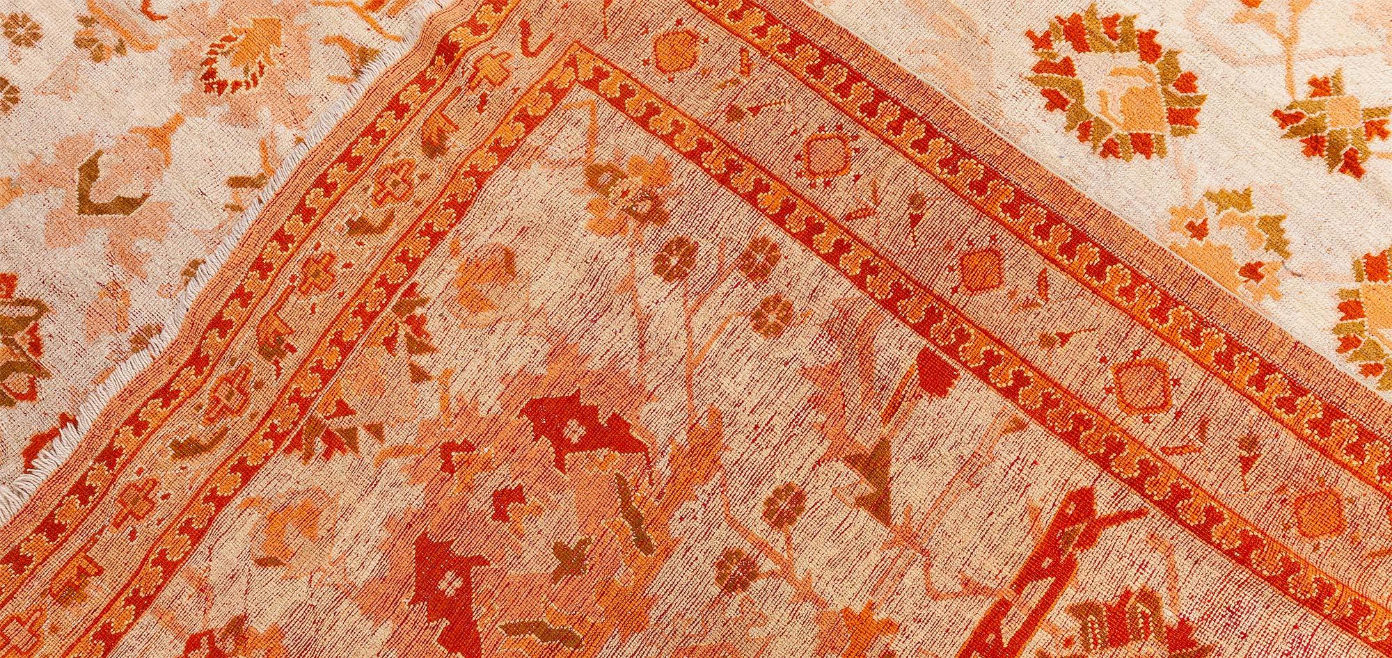 Doris Leslie Blauer antiker türkischer Oushak-Teppich (Wolle) im Angebot